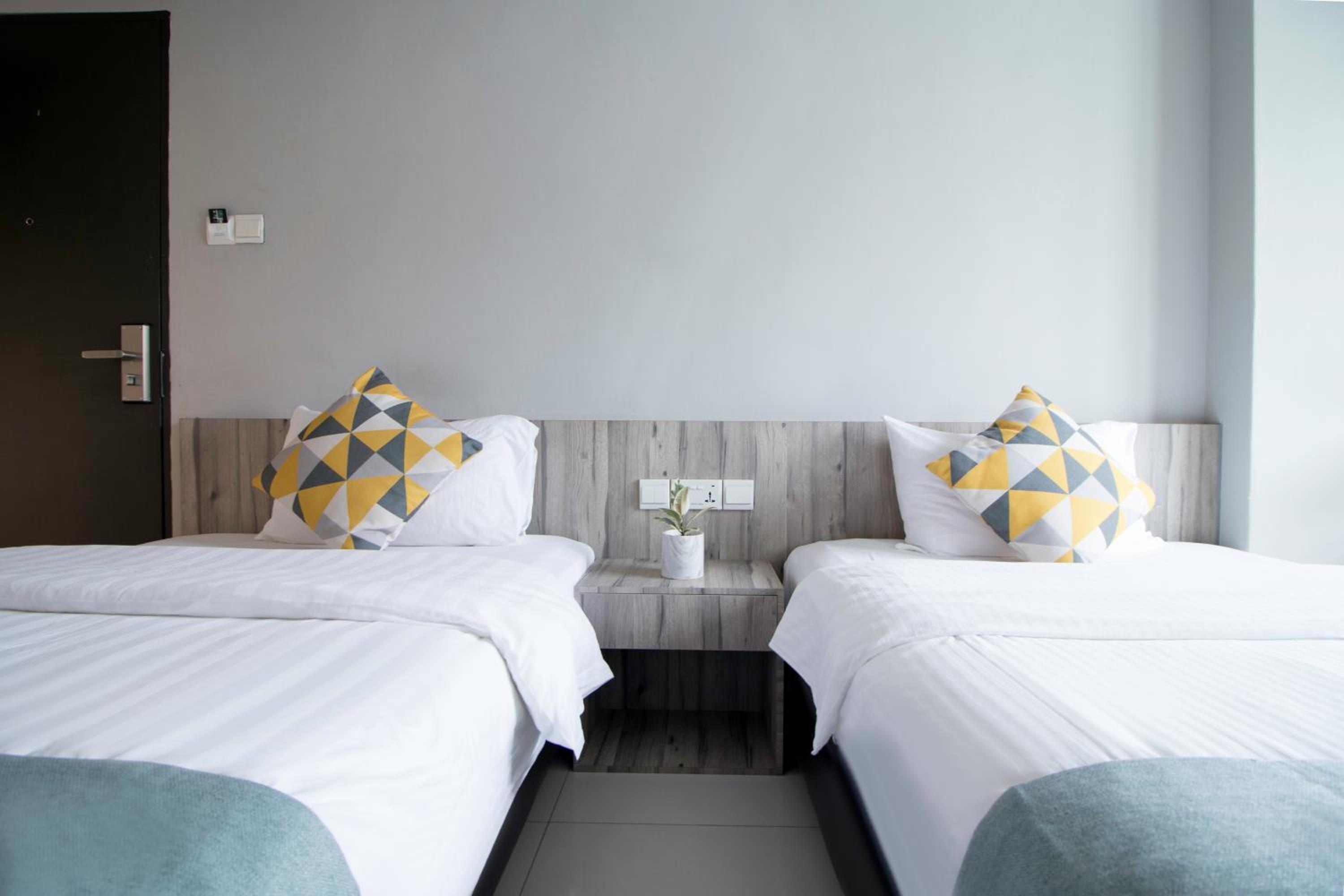 Superior Twin Room (Newly Renovated) photo 3