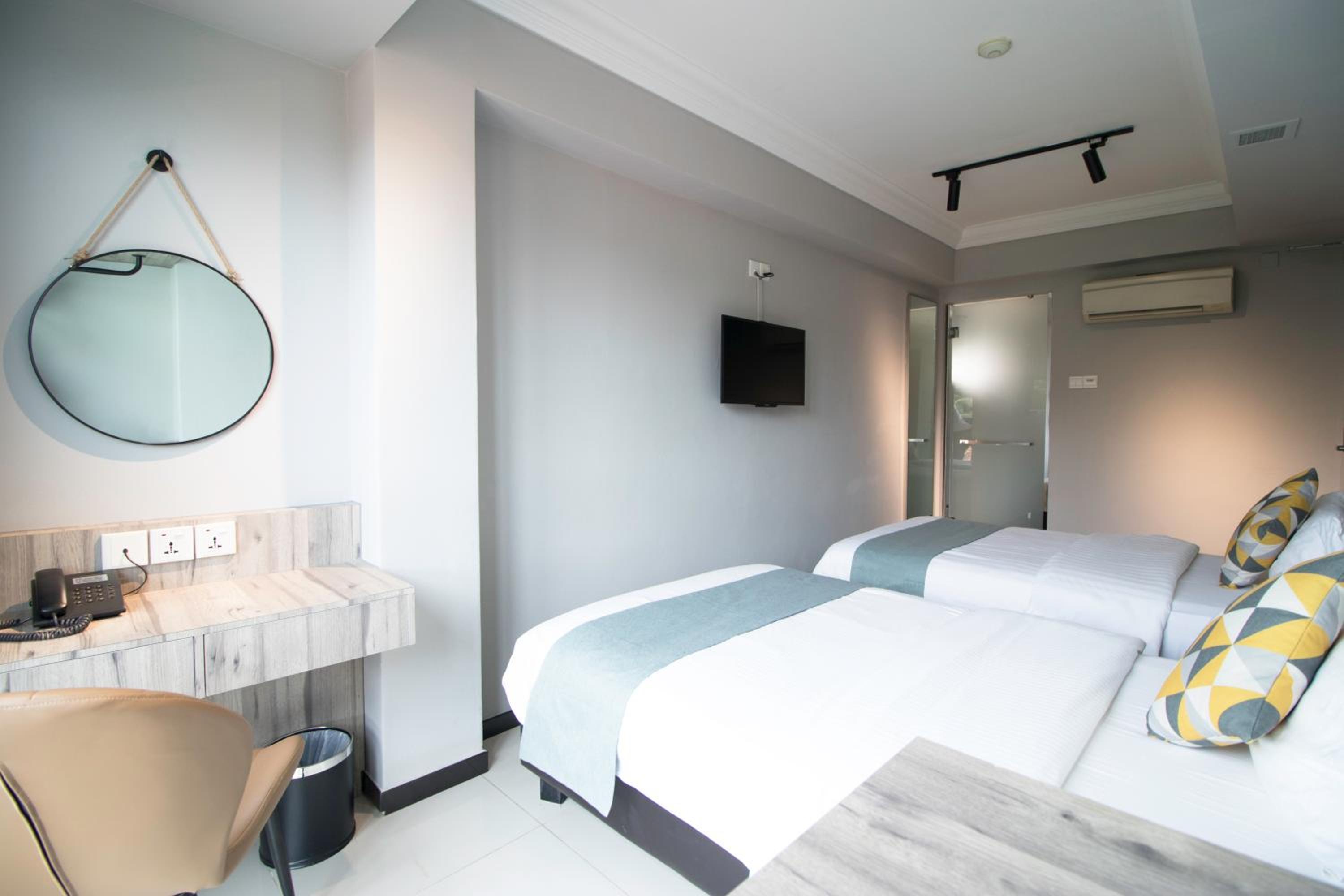Superior Twin Room (Newly Renovated) photo 2