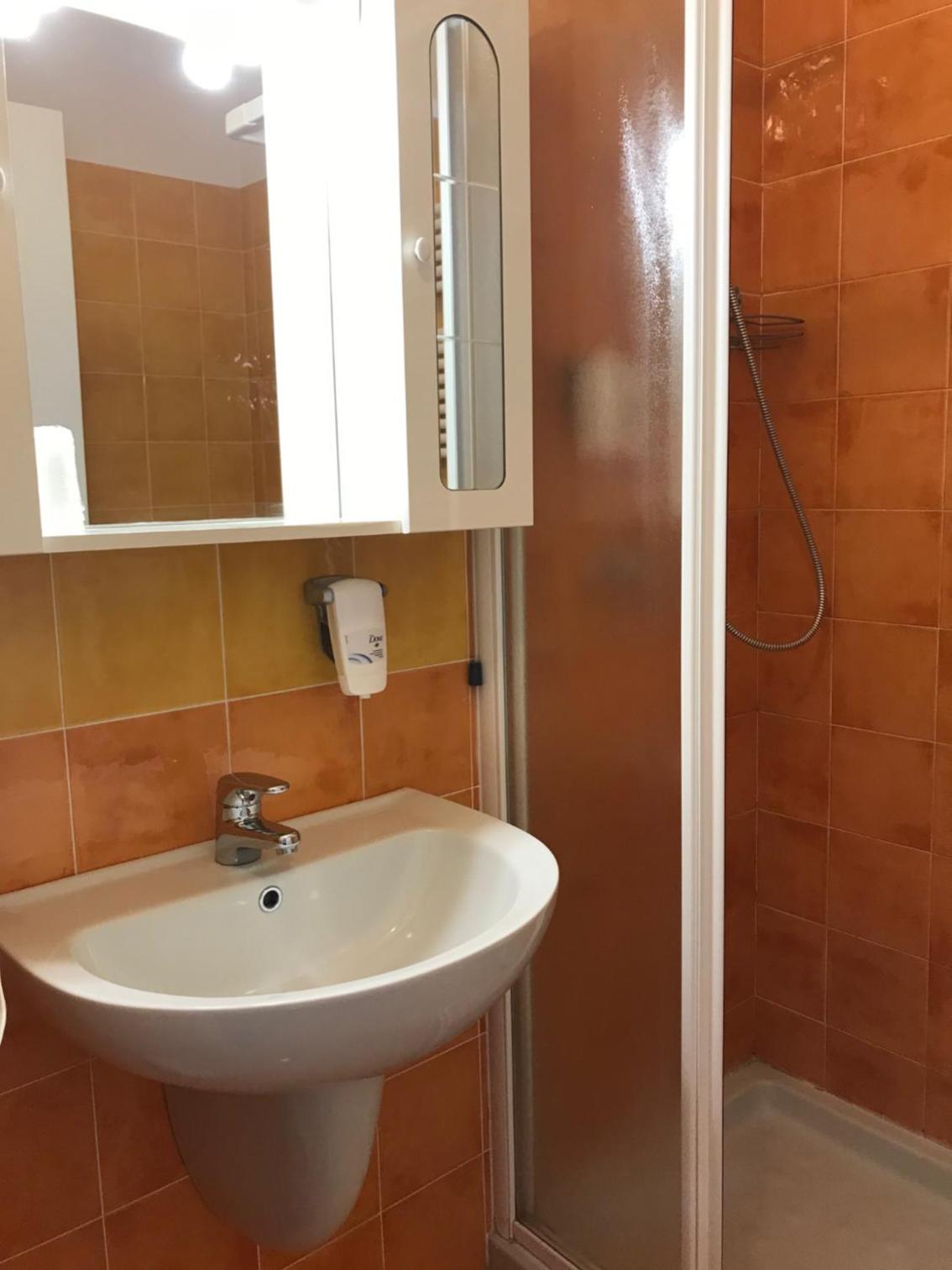 Triple Room - Photo 6