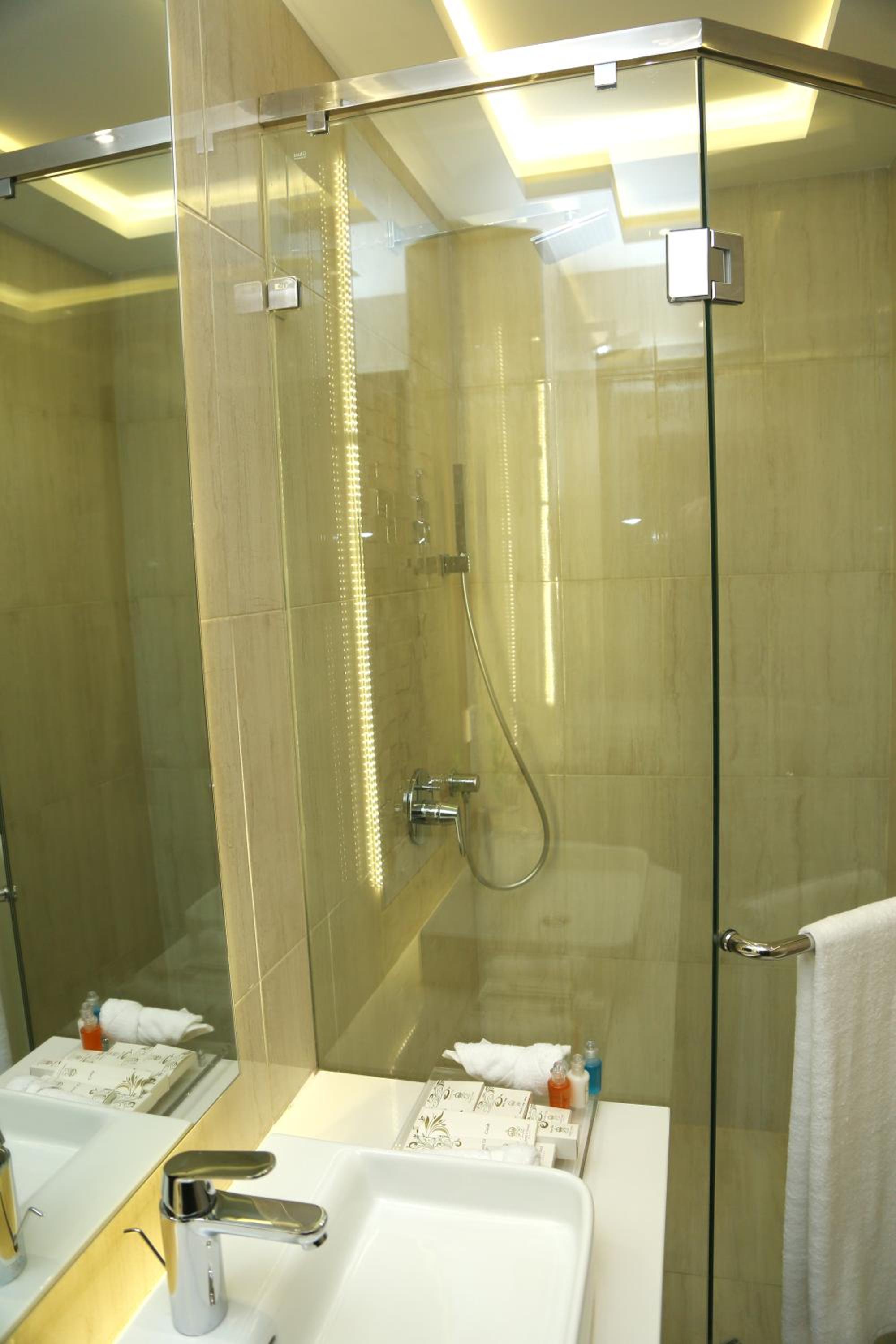 Deluxe King Room photo 2