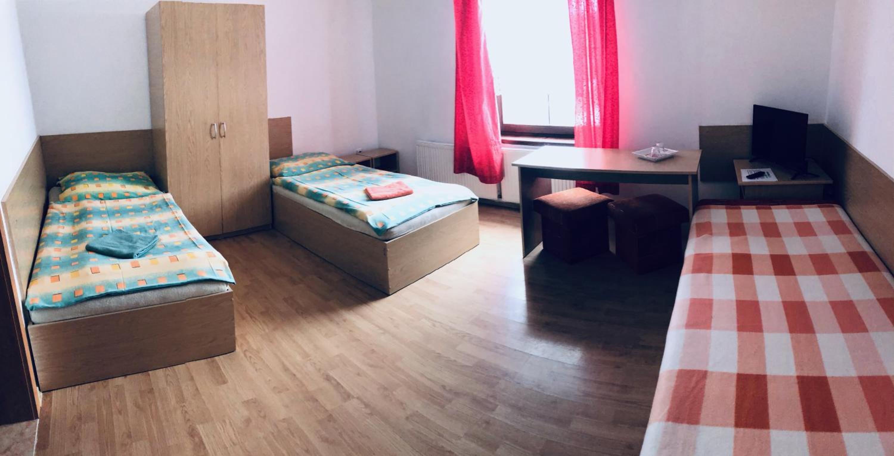 Quadruple Room with Private Bathroom photo 1