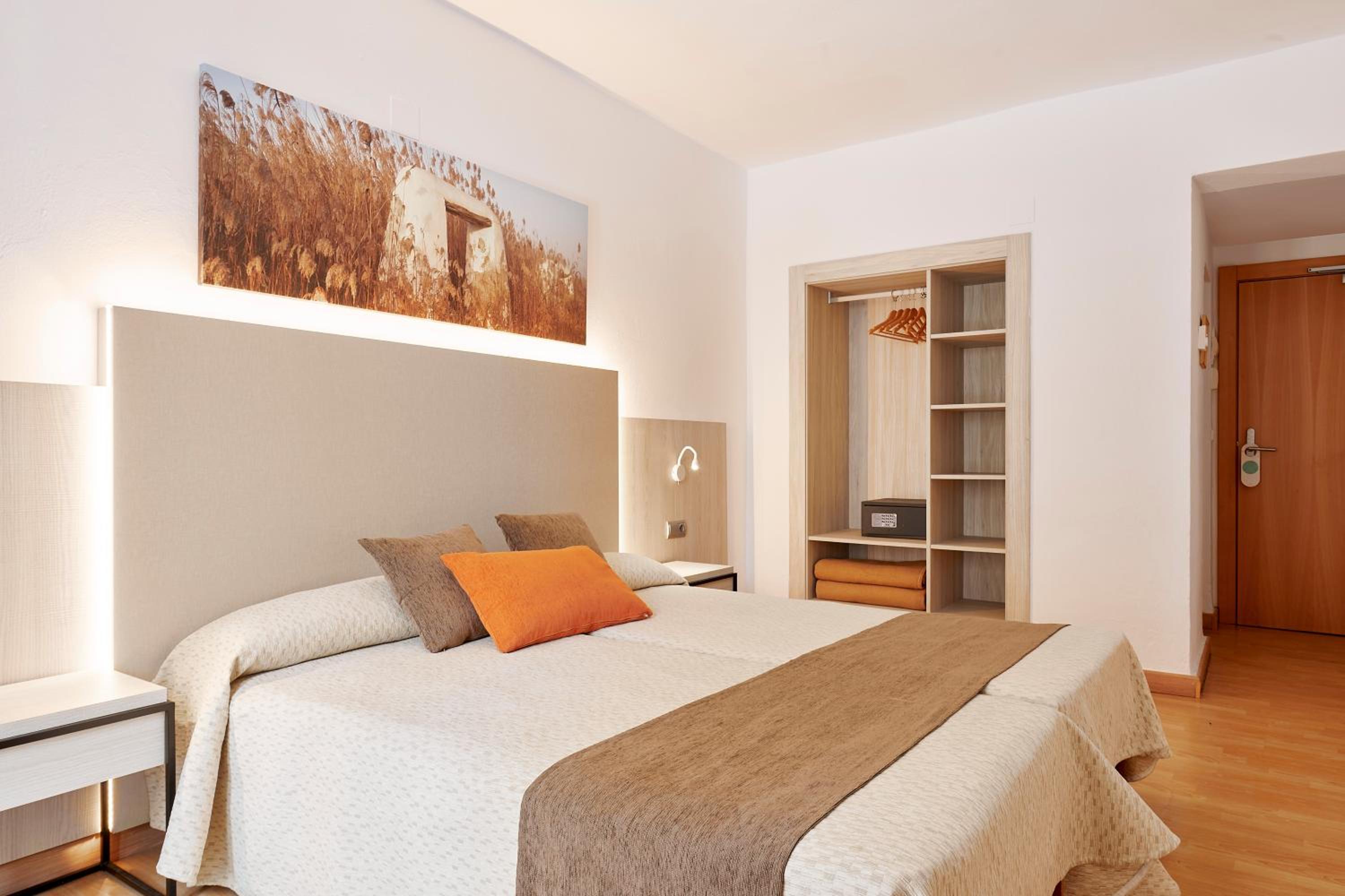 Twin Room - Photo 1