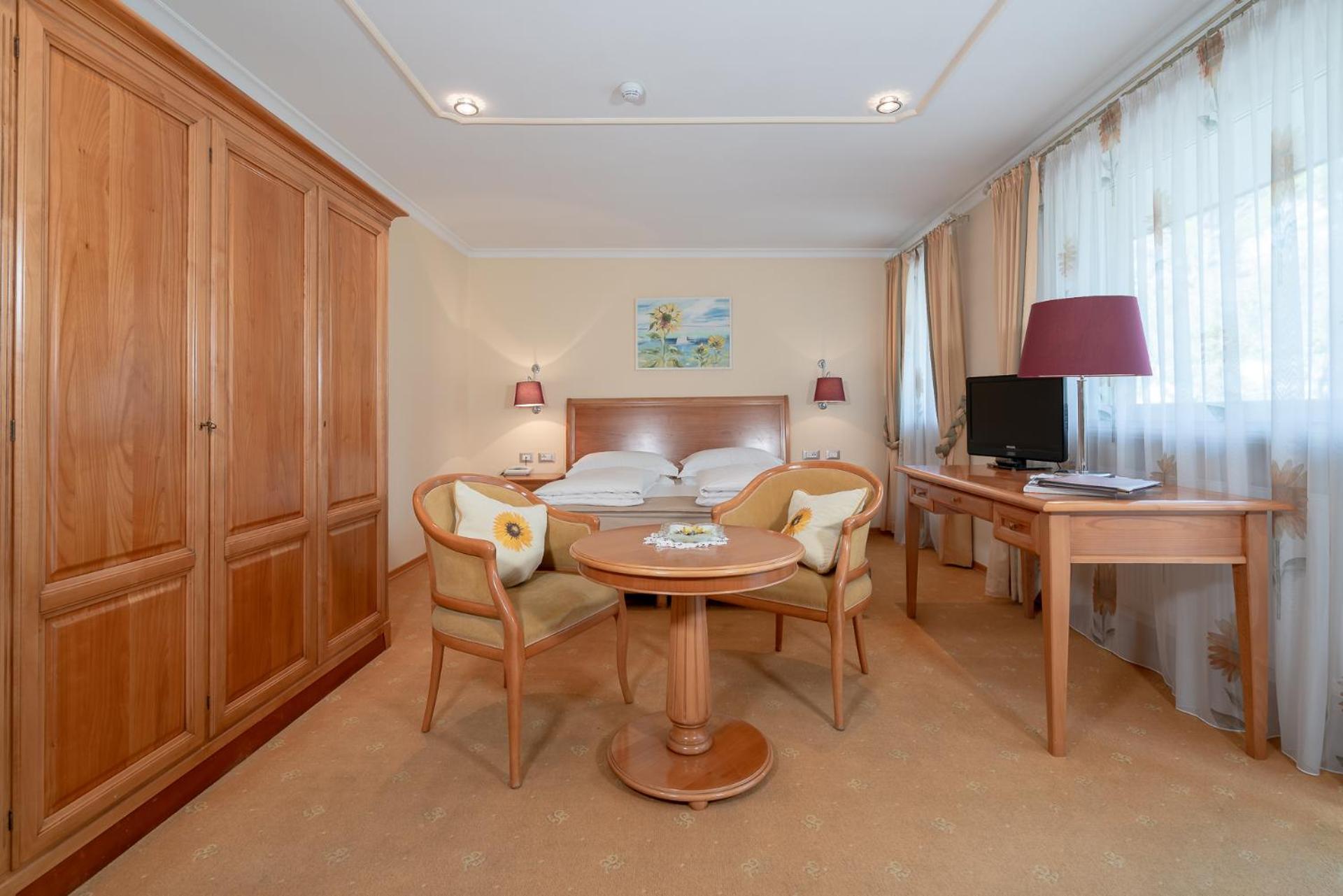 Superior Double Room with Street View photo 3