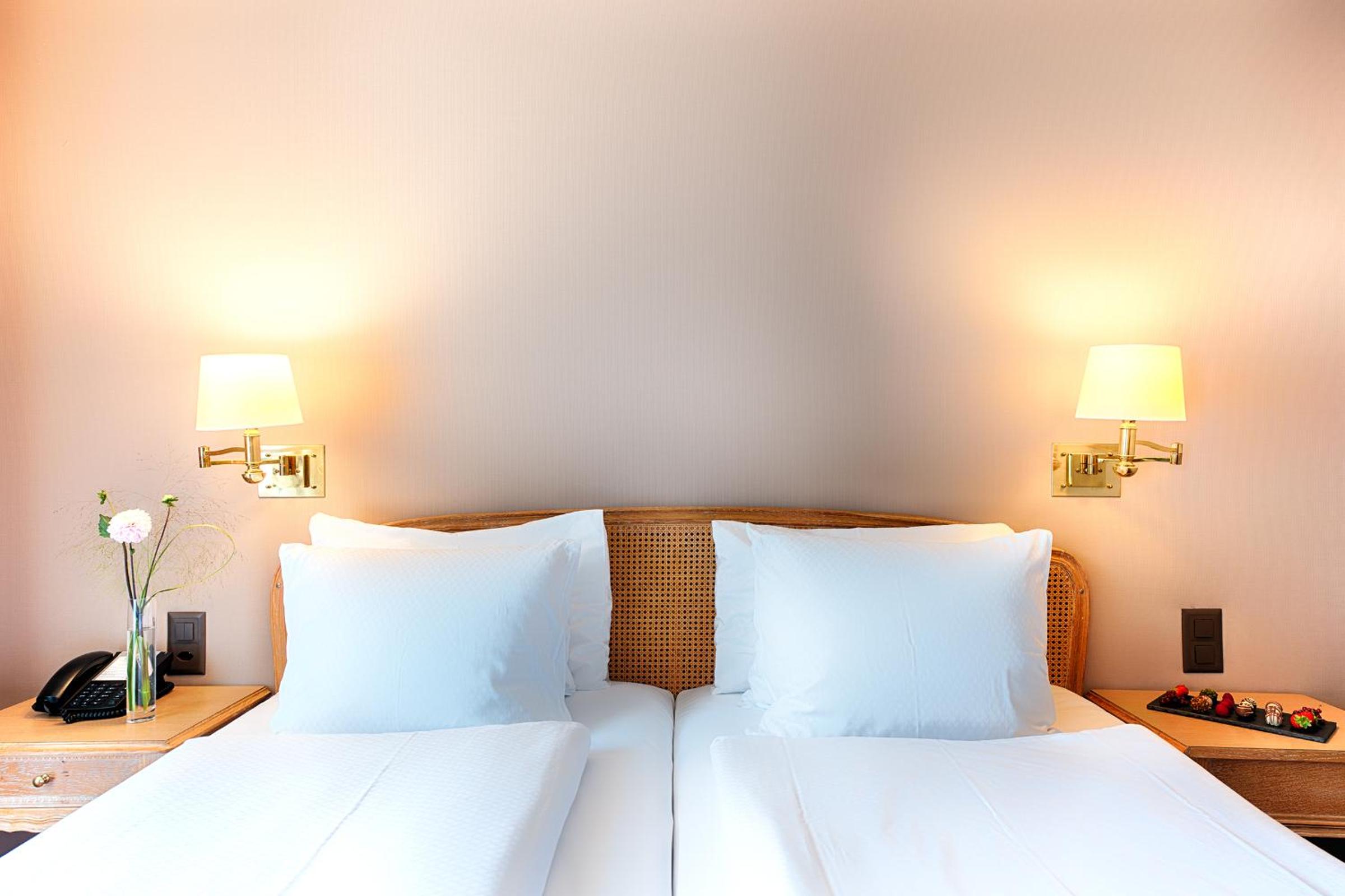 Deluxe King Room with Mountain View