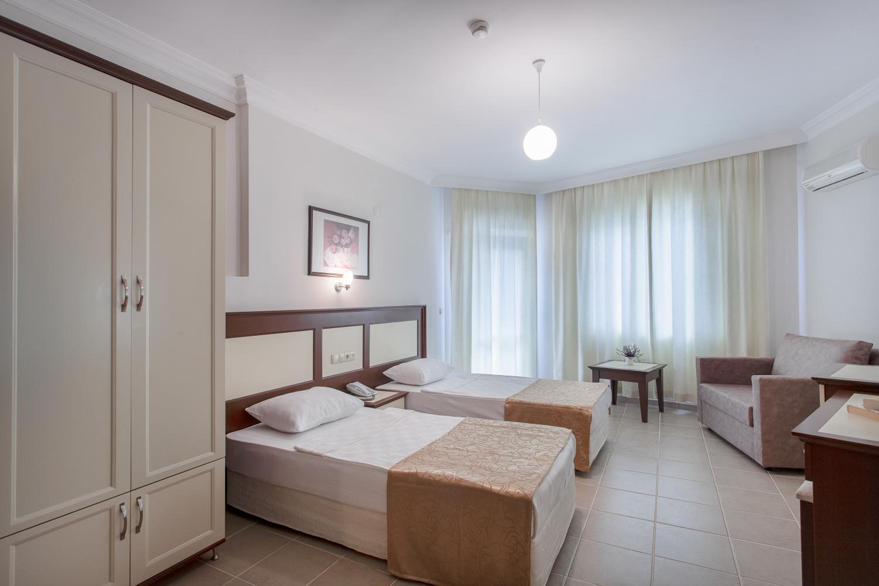 Standard Double Room - Photo 7