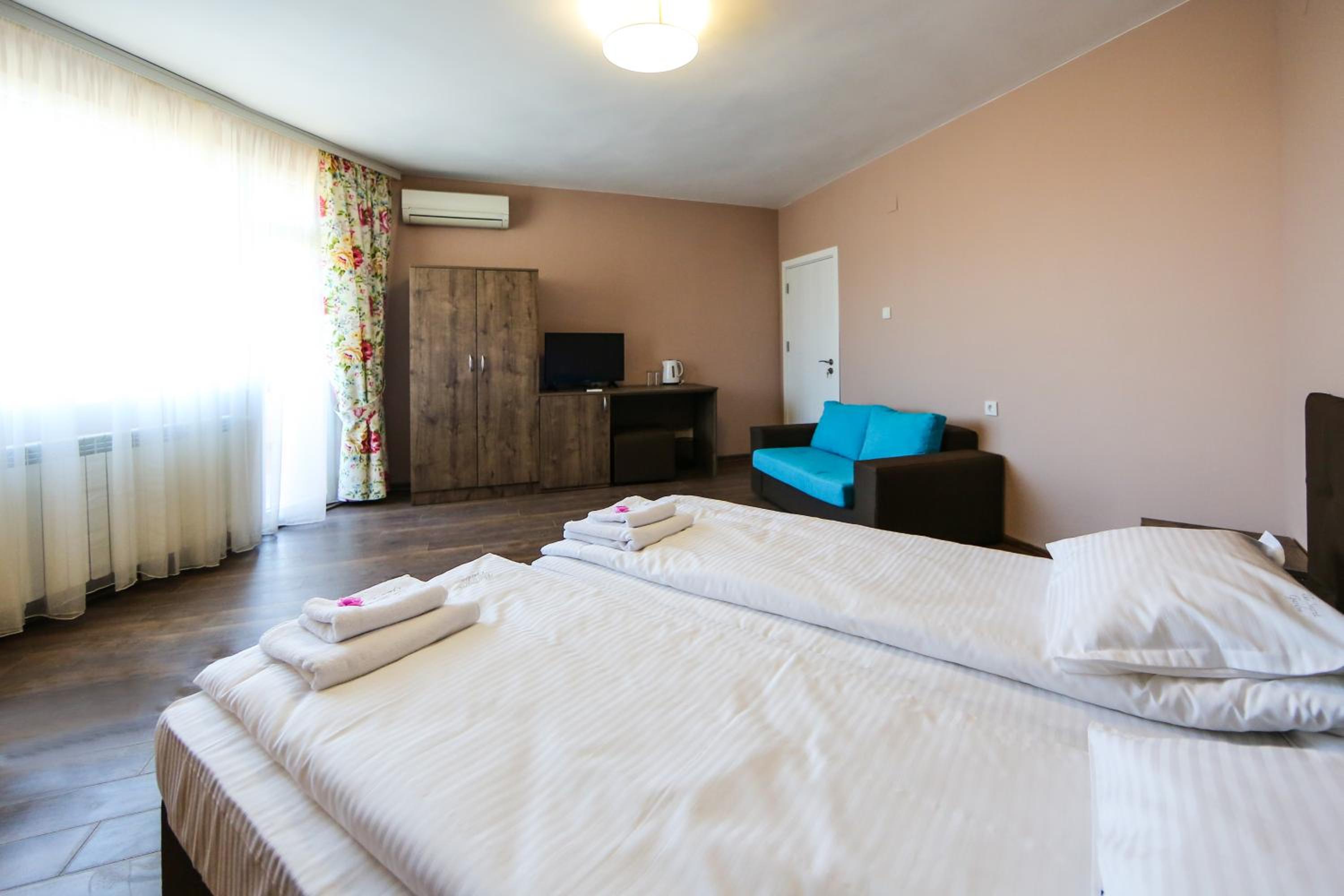 Deluxe Double or Twin Room with Mountain View photo 1