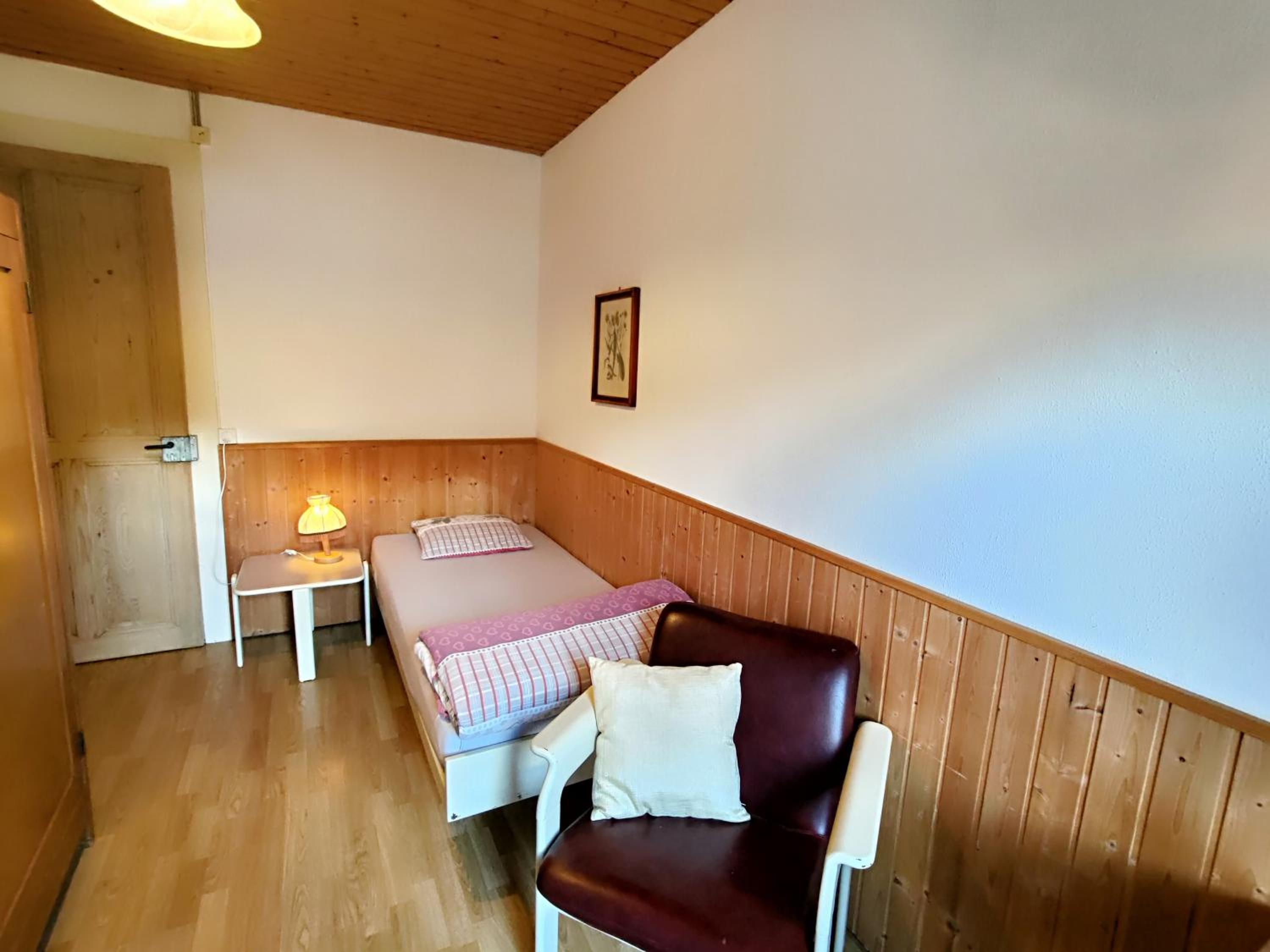 Small Single Room photo 1