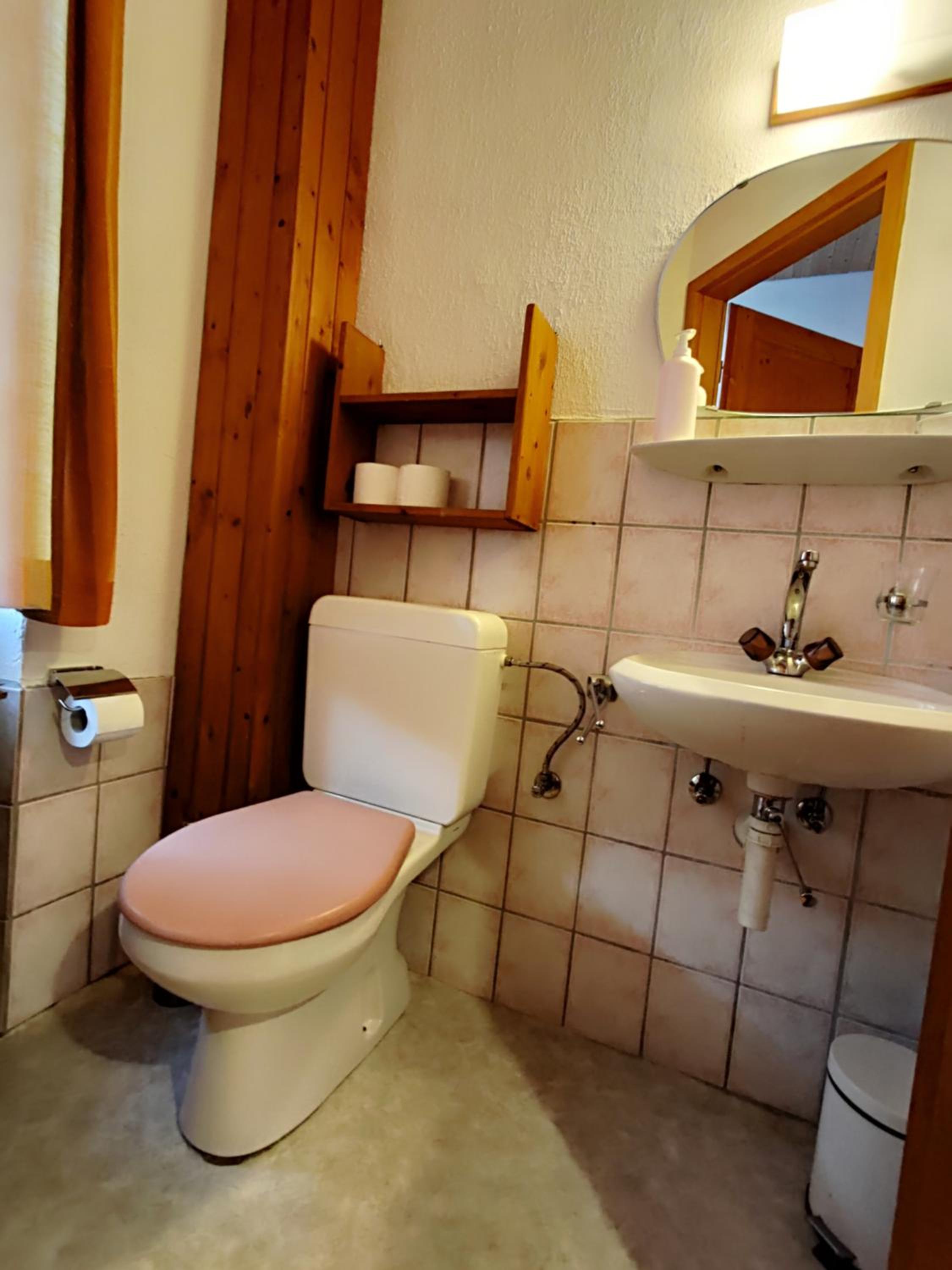 Single Room with Shared Bathroom photo 2