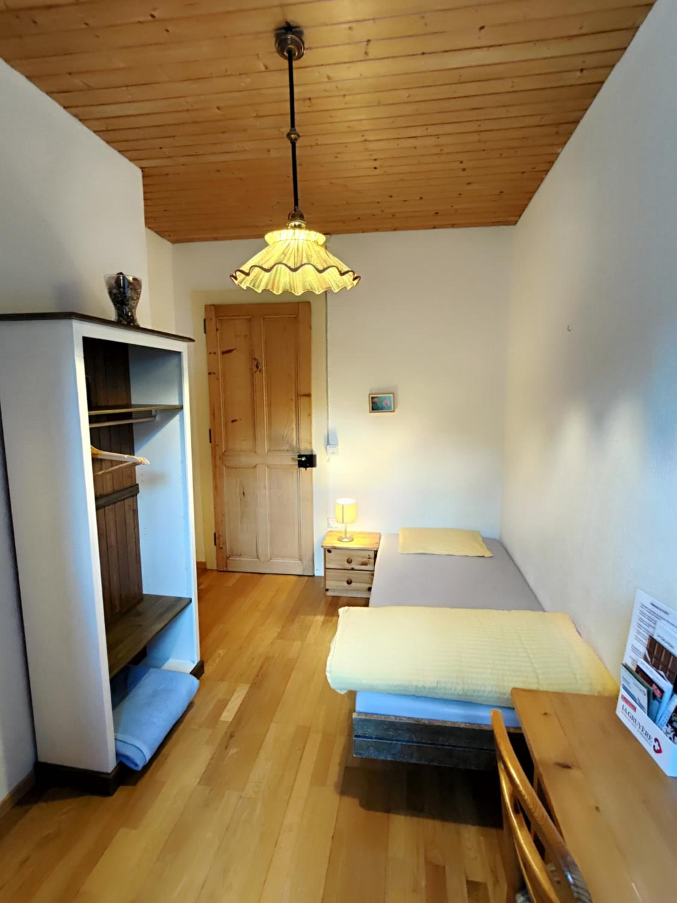 Single Room with Shared Bathroom photo 1