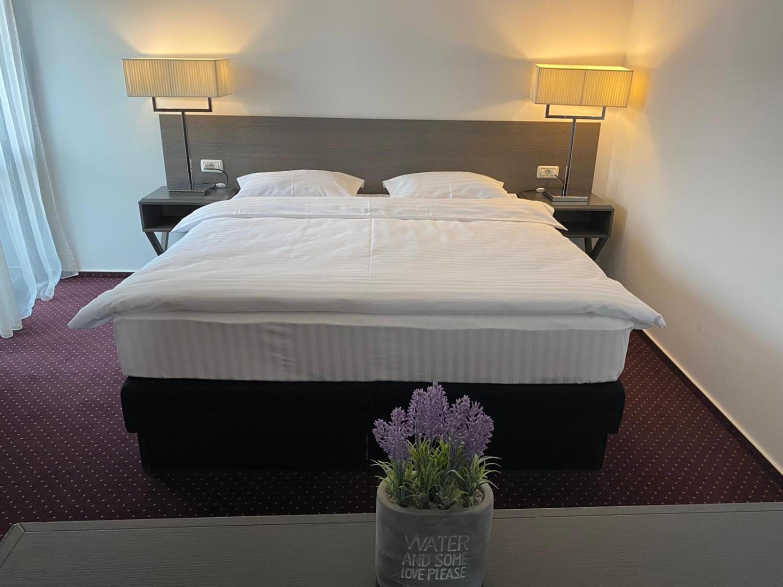 King Room with Balcony - Photo 1