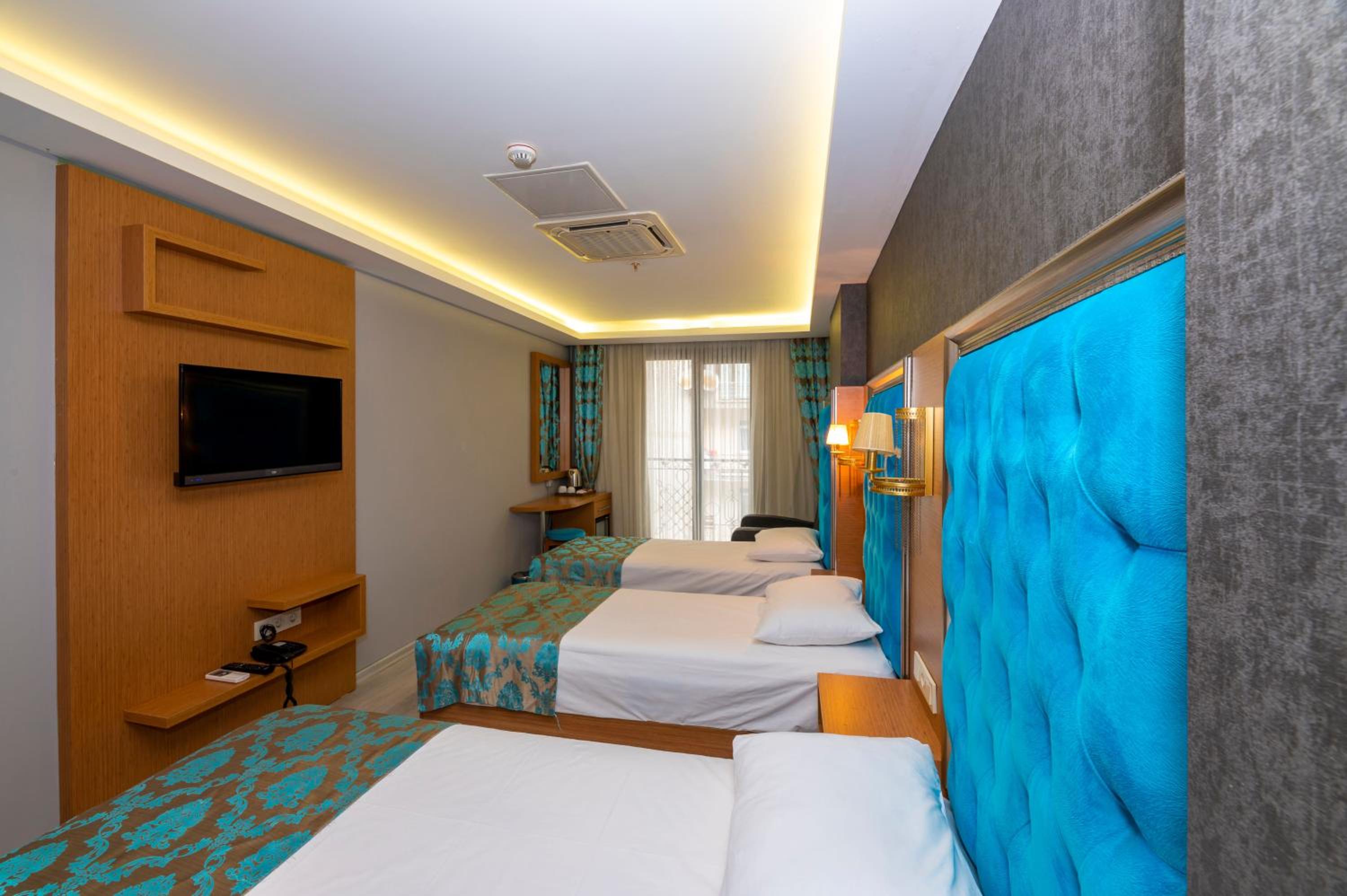 Deluxe Triple Room photo 2