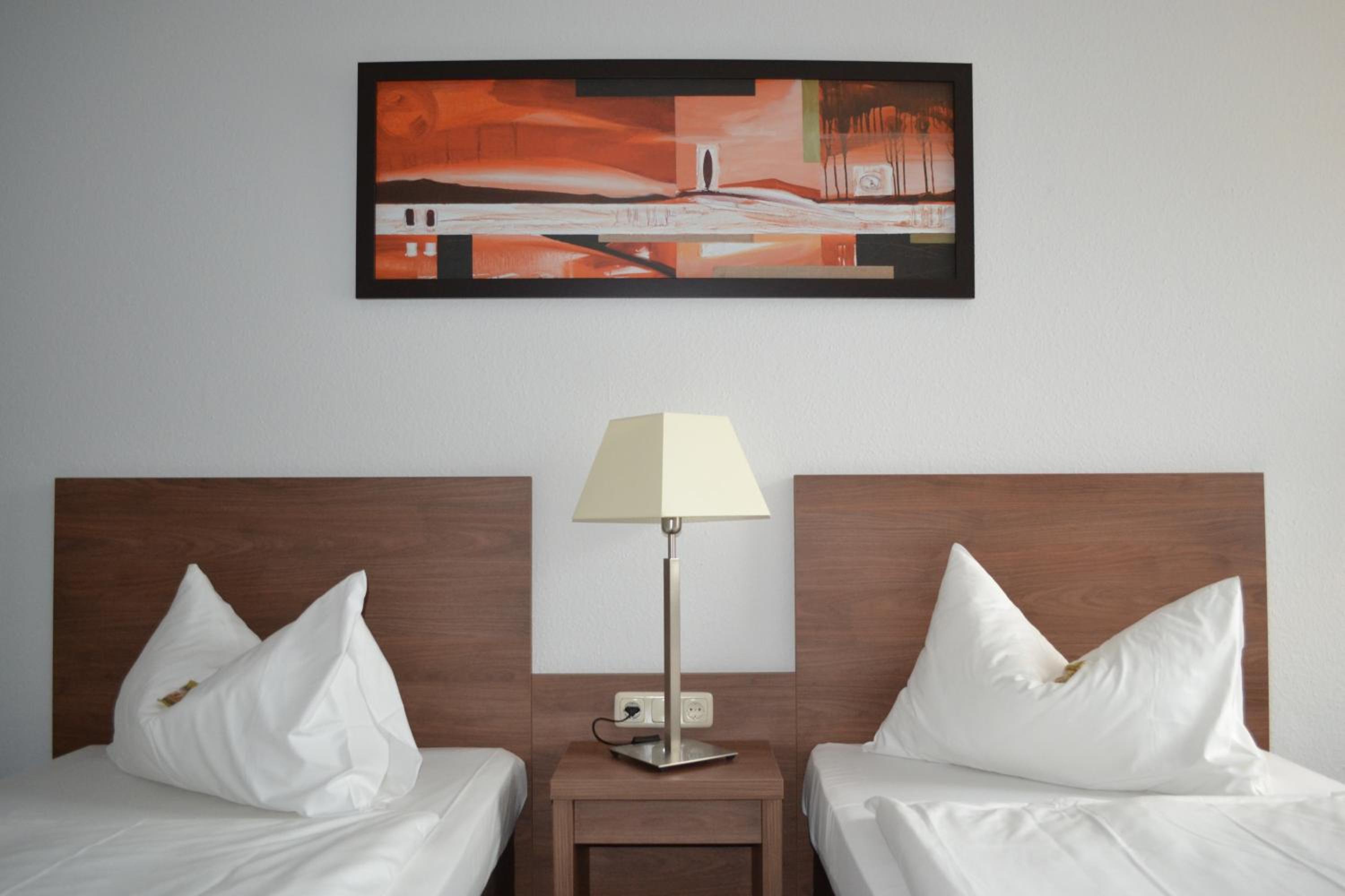 Twin Room - Photo 3