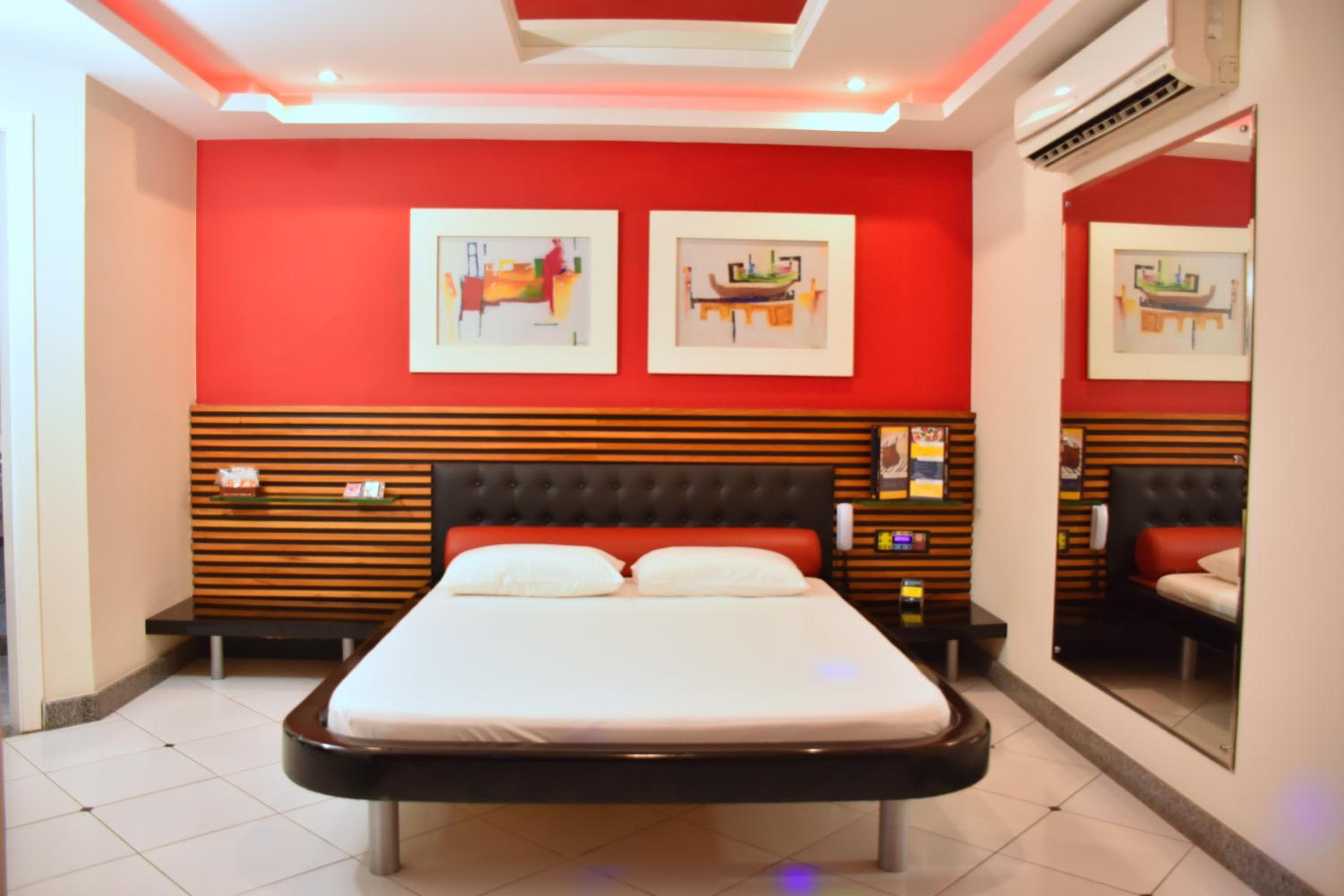 Deluxe Suite with Spa Bath - Photo 1
