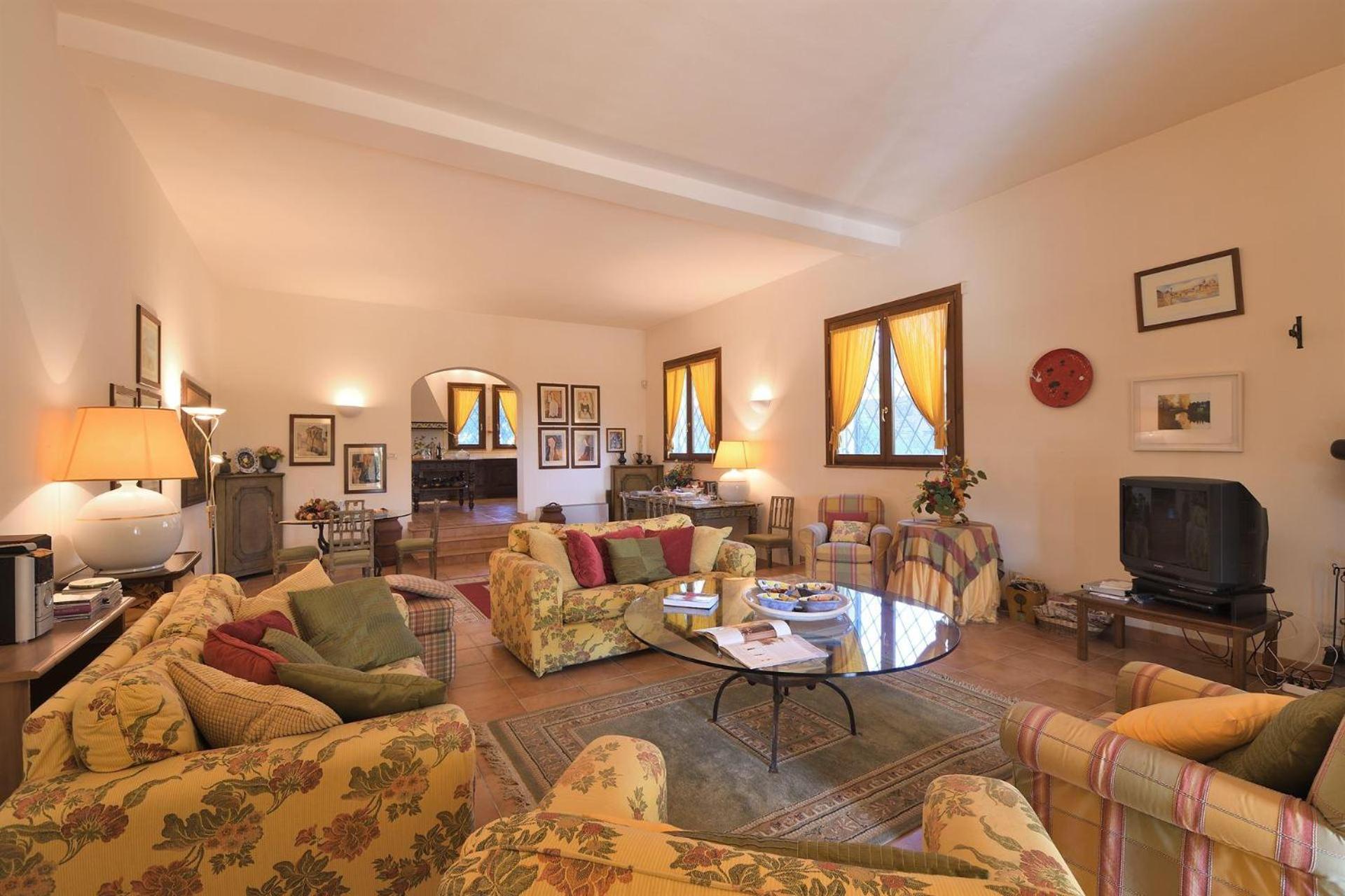 Seven-Bedroom Villa photo 1