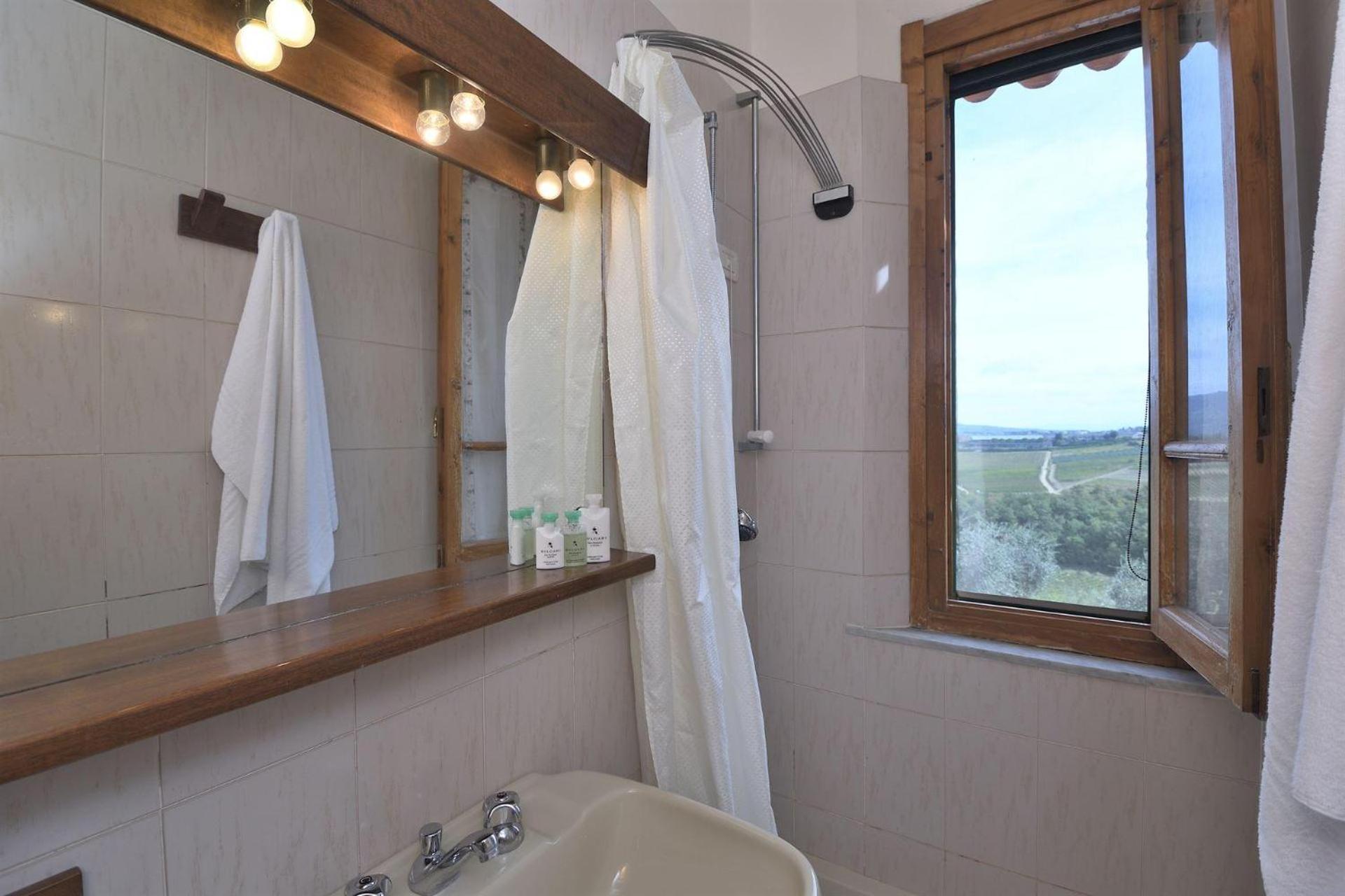 Seven-Bedroom Villa photo 2