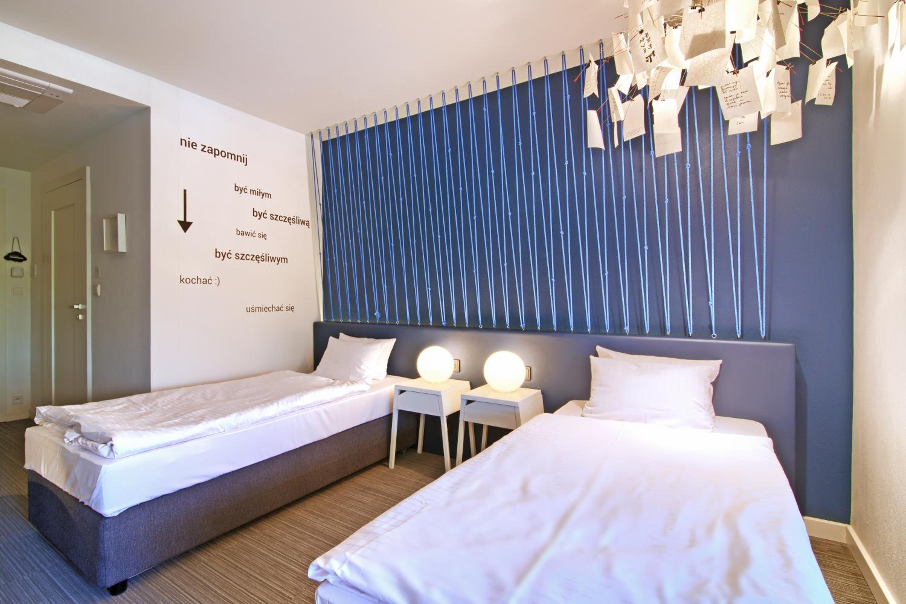Twin Room - Photo 11