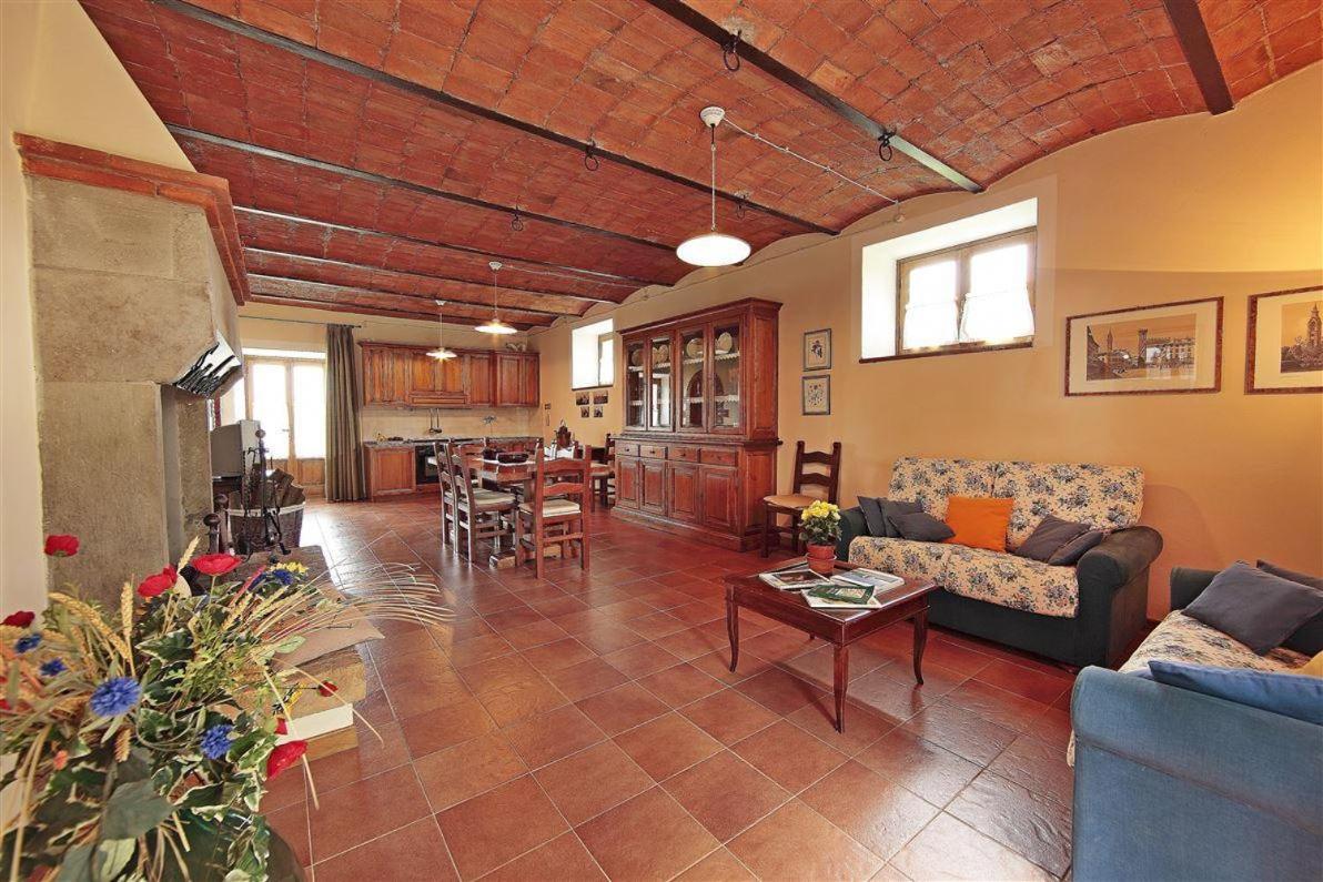 Six-Bedroom Villa  photo 1