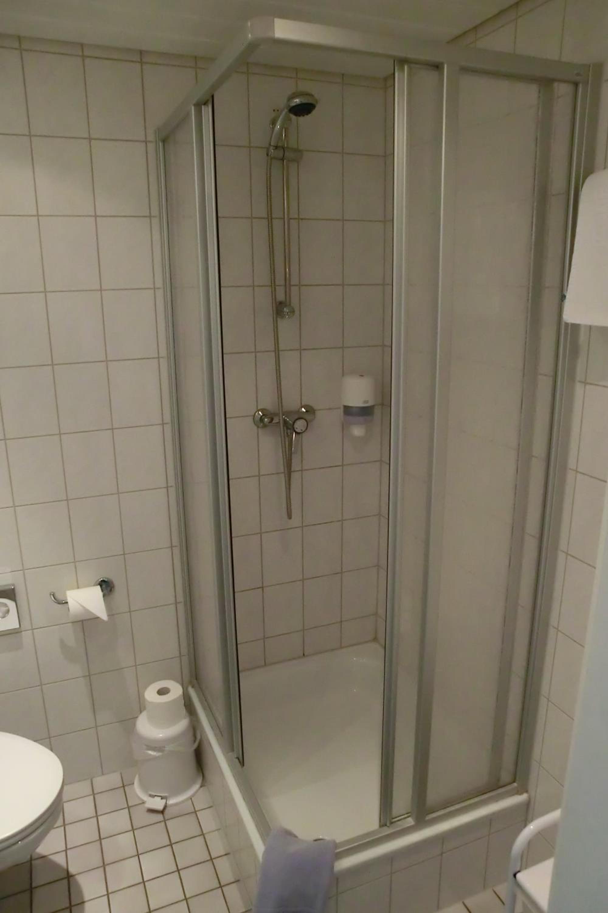 Standard Double Room with Shower - Photo 2