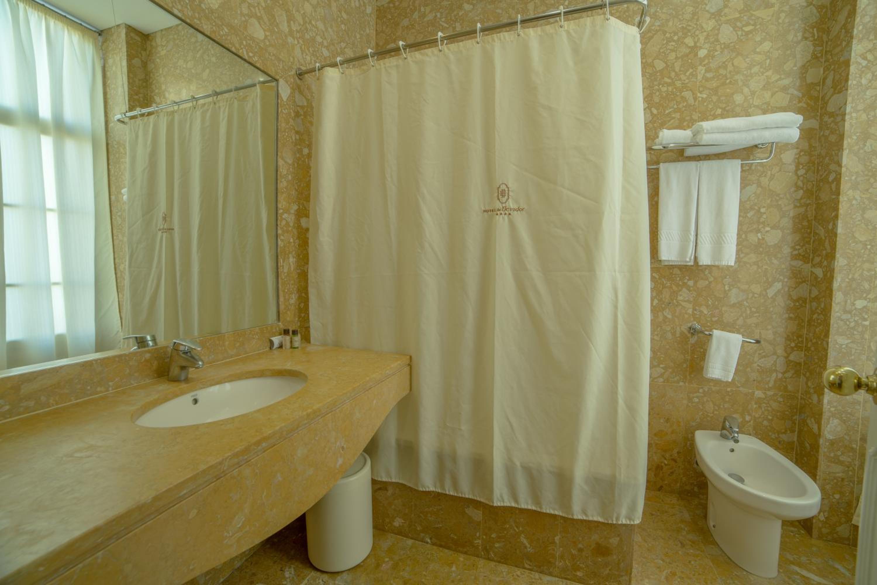 Double or Twin Room with Extra Bed photo 3