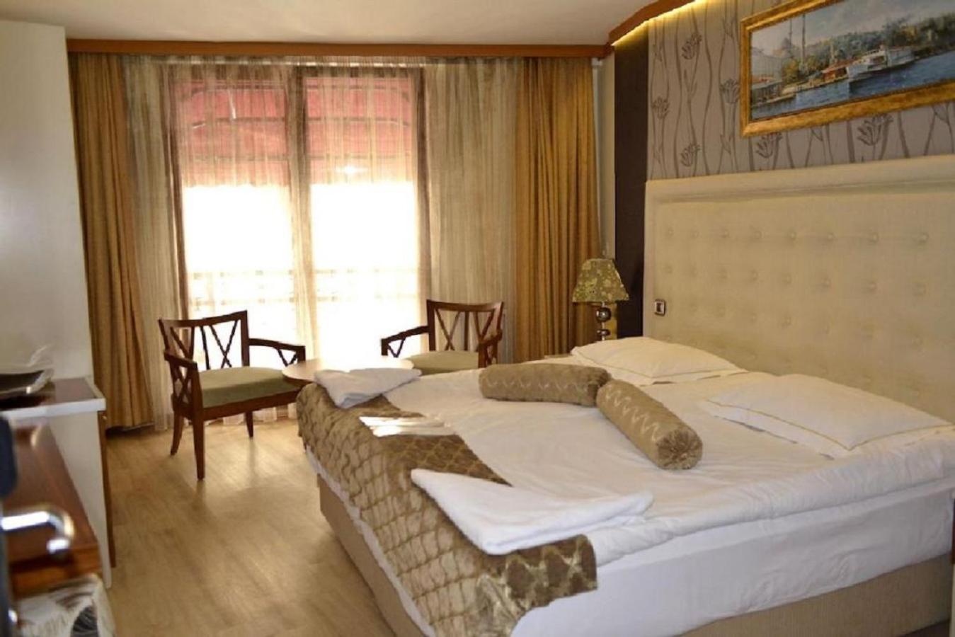 Deluxe Room (Double Bed) photo 1