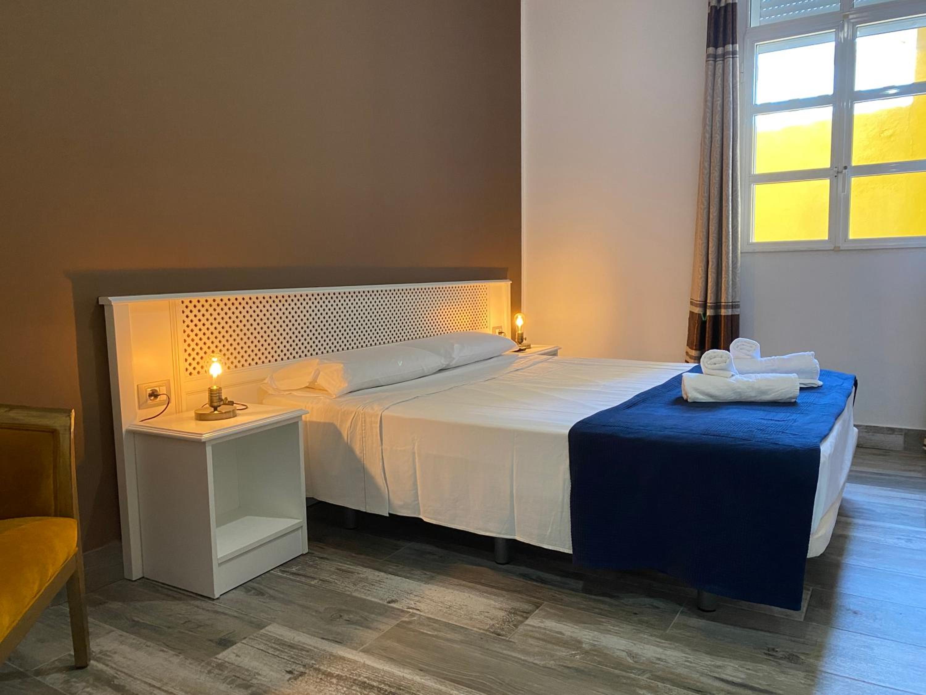 Double Room with Private Bathroom - Photo 1