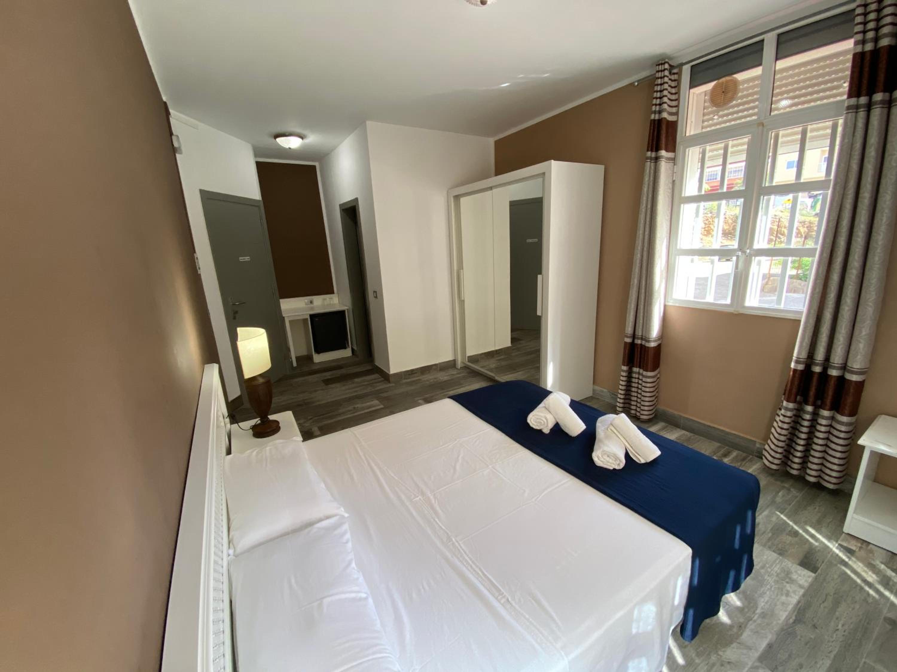 Double Room with Private Bathroom - Photo 5