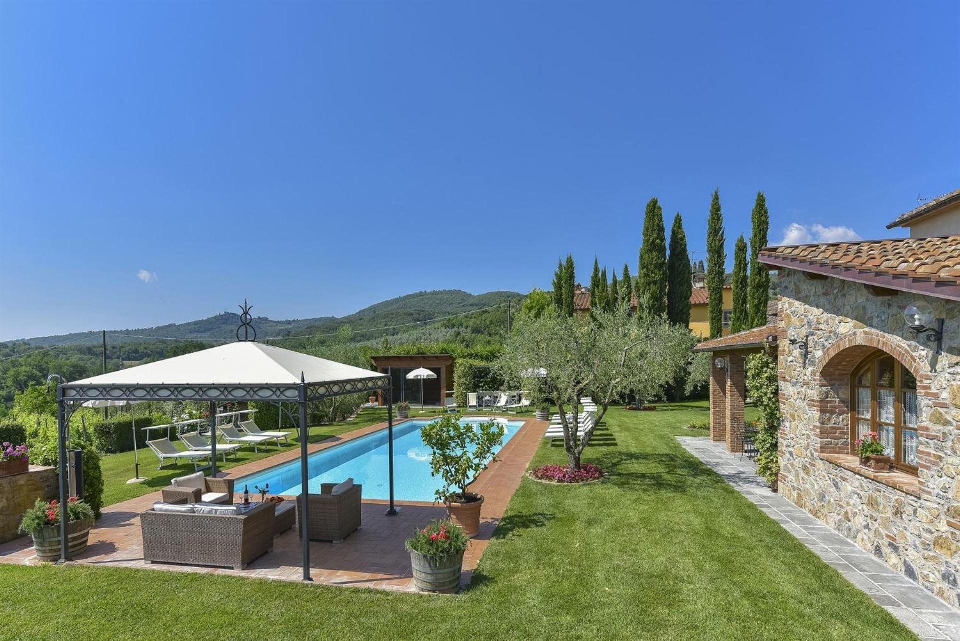 Six-Bedroom Villa  photo 2