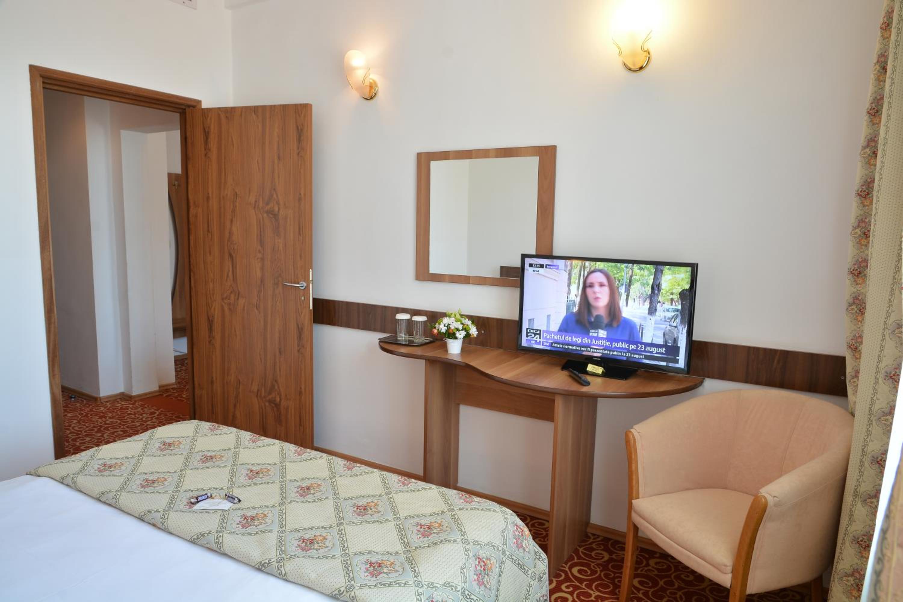Business Suite - Photo 4