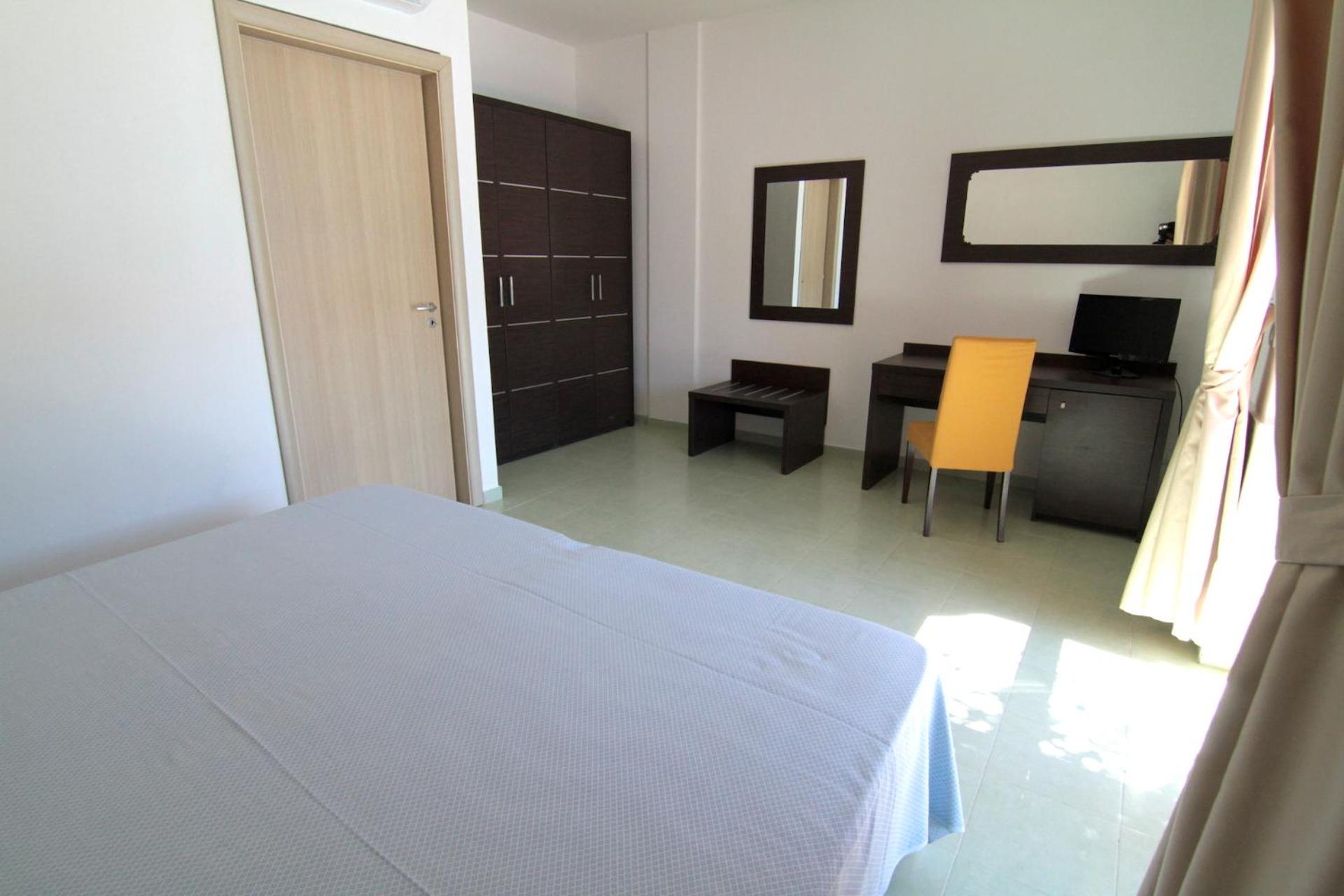 Standard Double or Twin Room - Photo 7