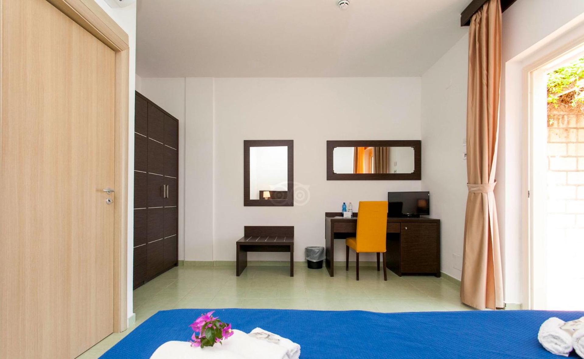 Standard Double or Twin Room - Photo 19