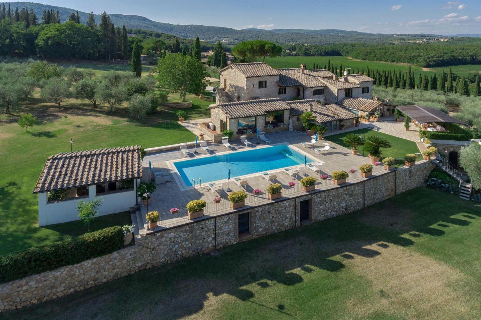 Six-Bedroom Villa  photo 3