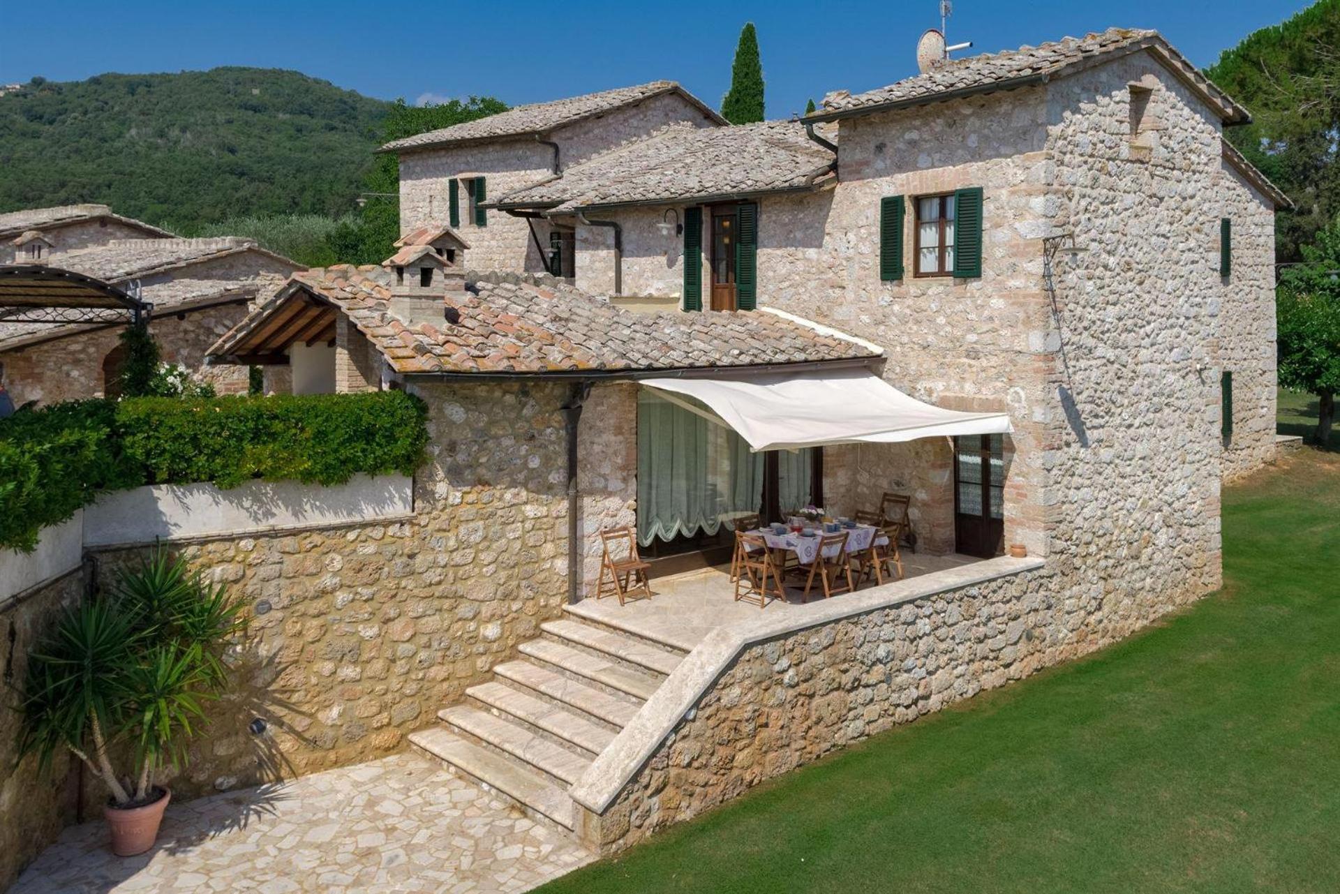 Six-Bedroom Villa  photo 2