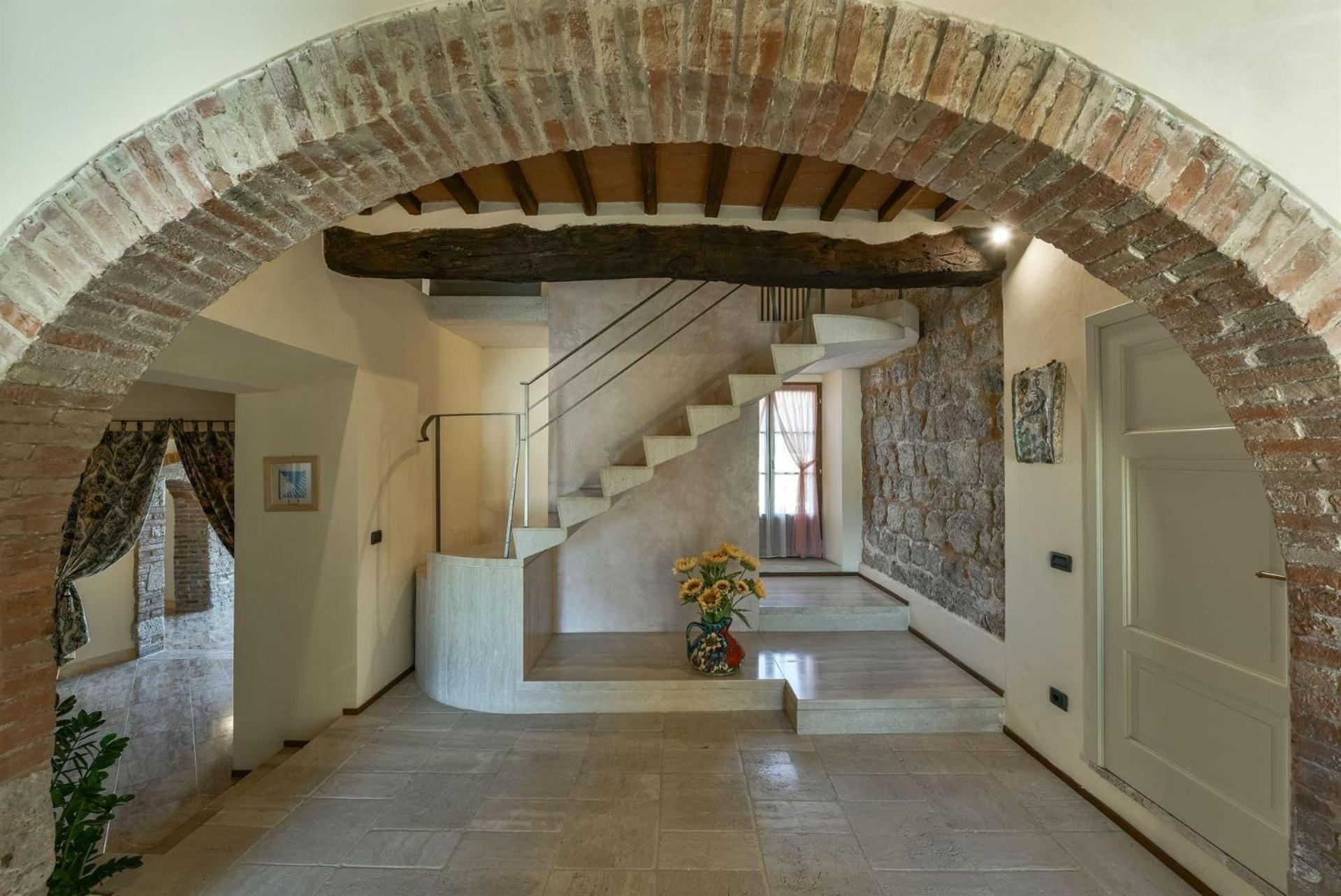 Six-Bedroom Villa  photo 1