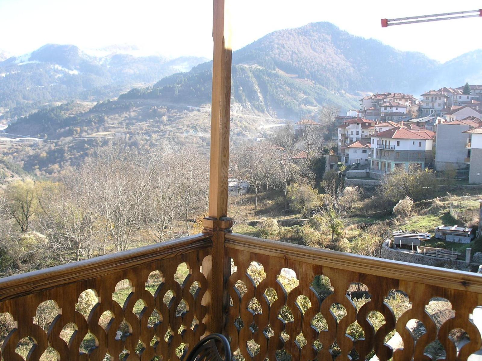 Apartment with Mountain View and Fireplace - Photo 16