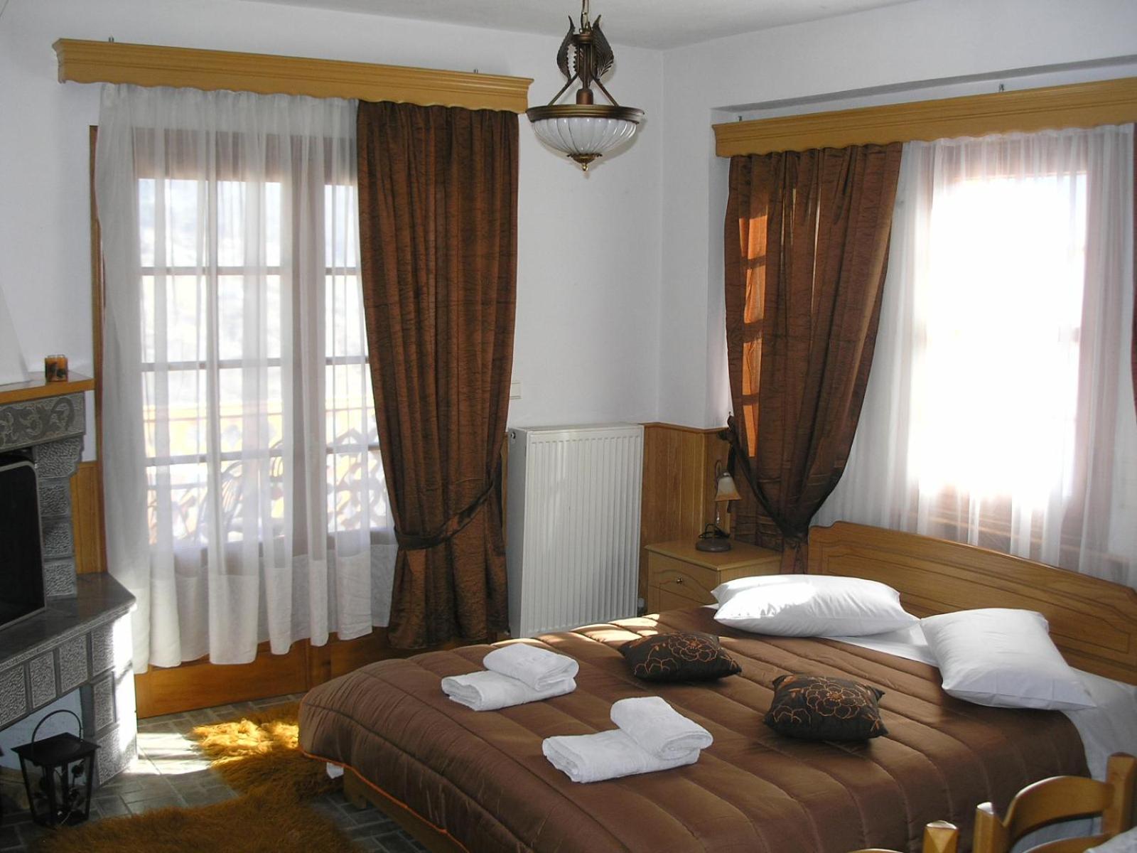 Apartment with Mountain View and Fireplace - Photo 9