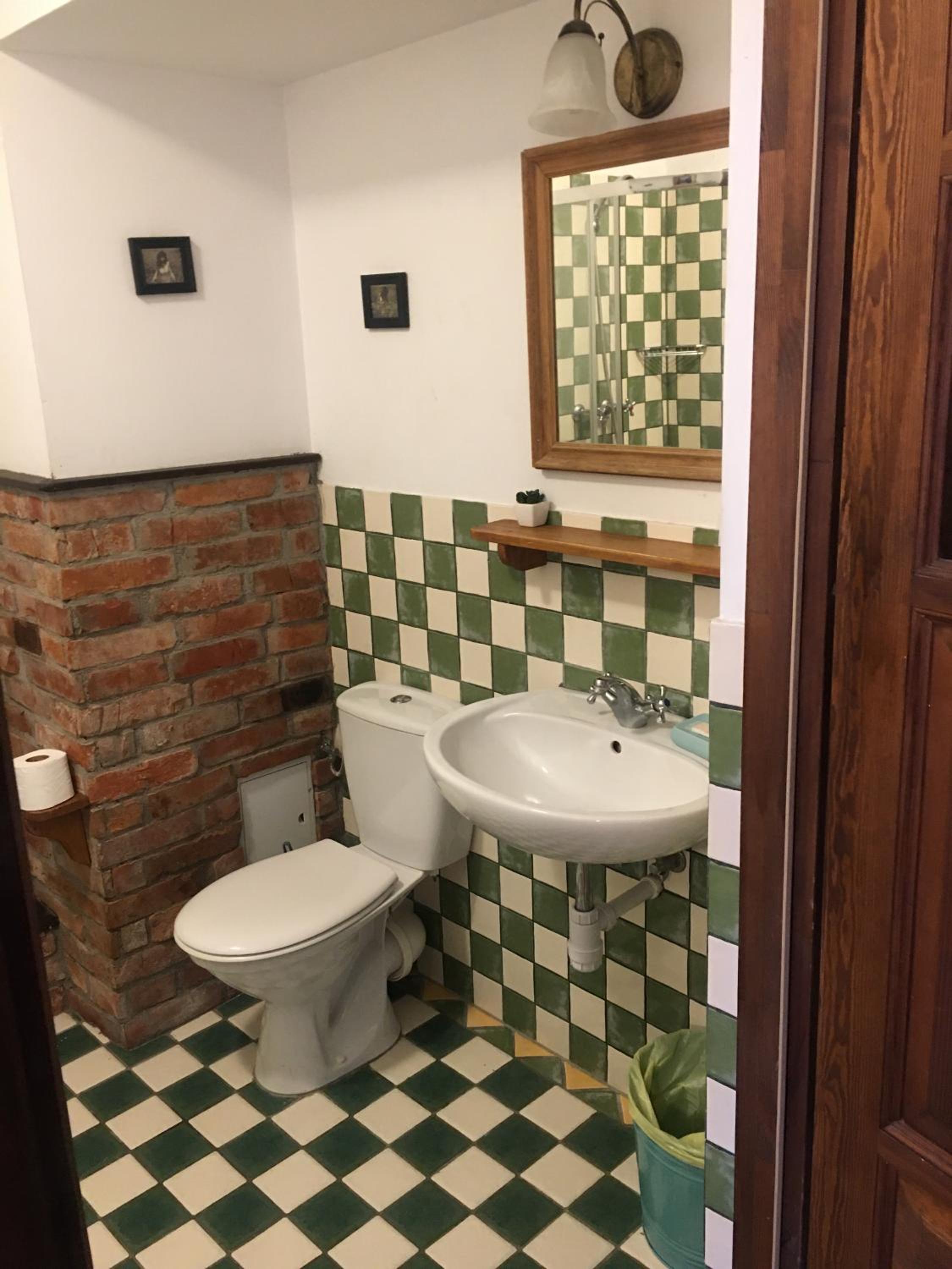 Double Room with Private Bathroom - Photo 4