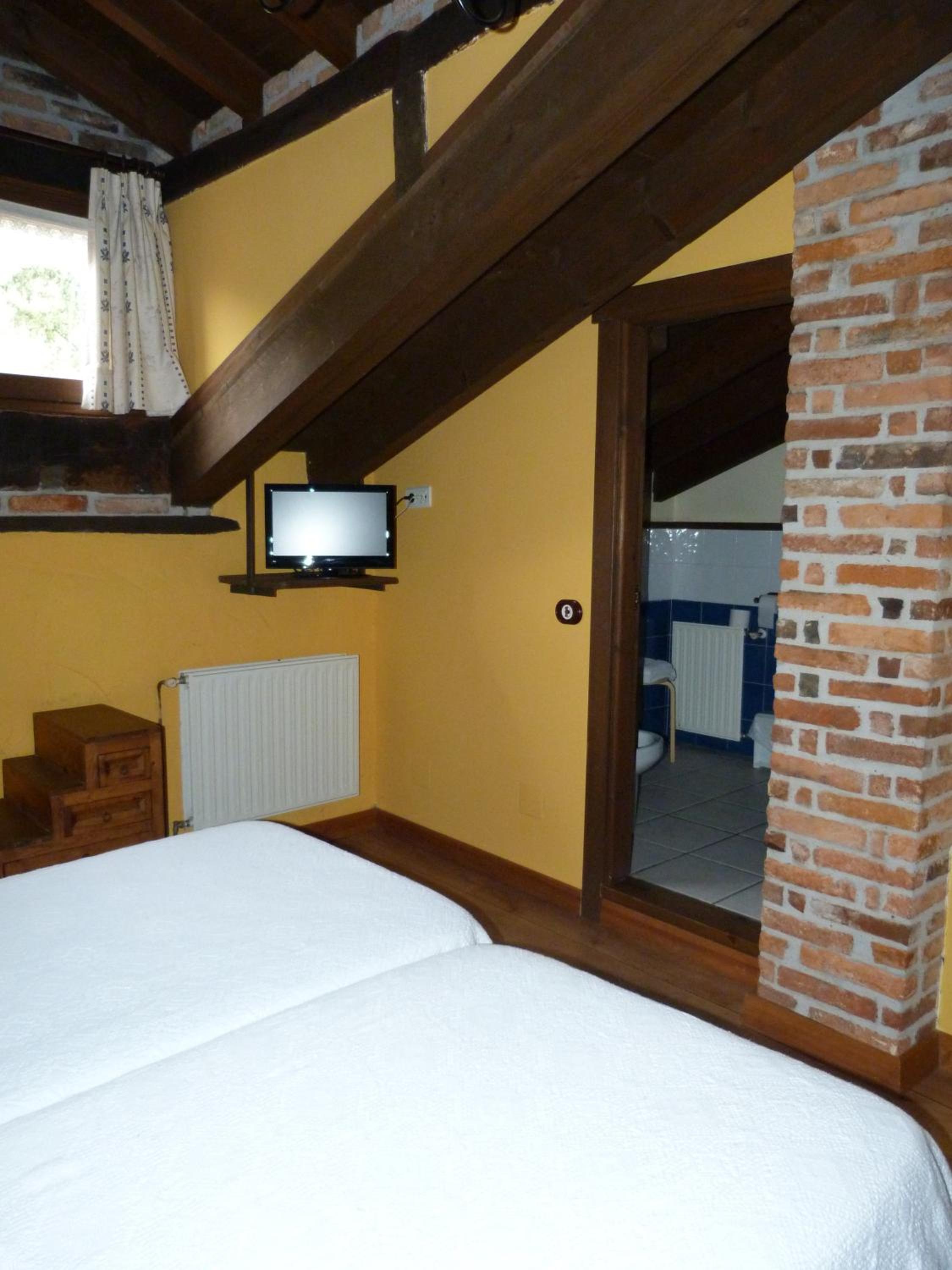Double or Twin Room - Photo 14