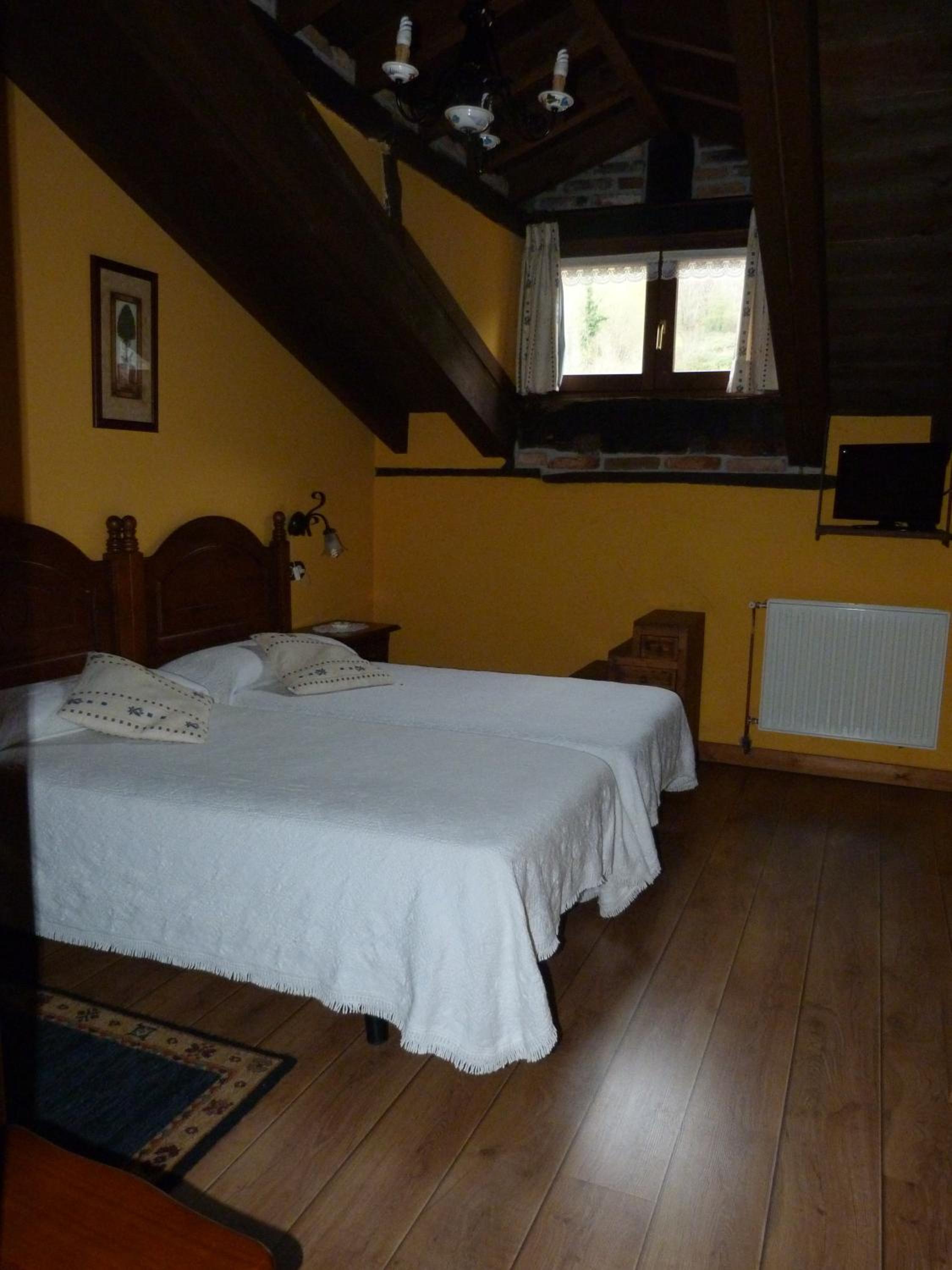 Double or Twin Room - Photo 12