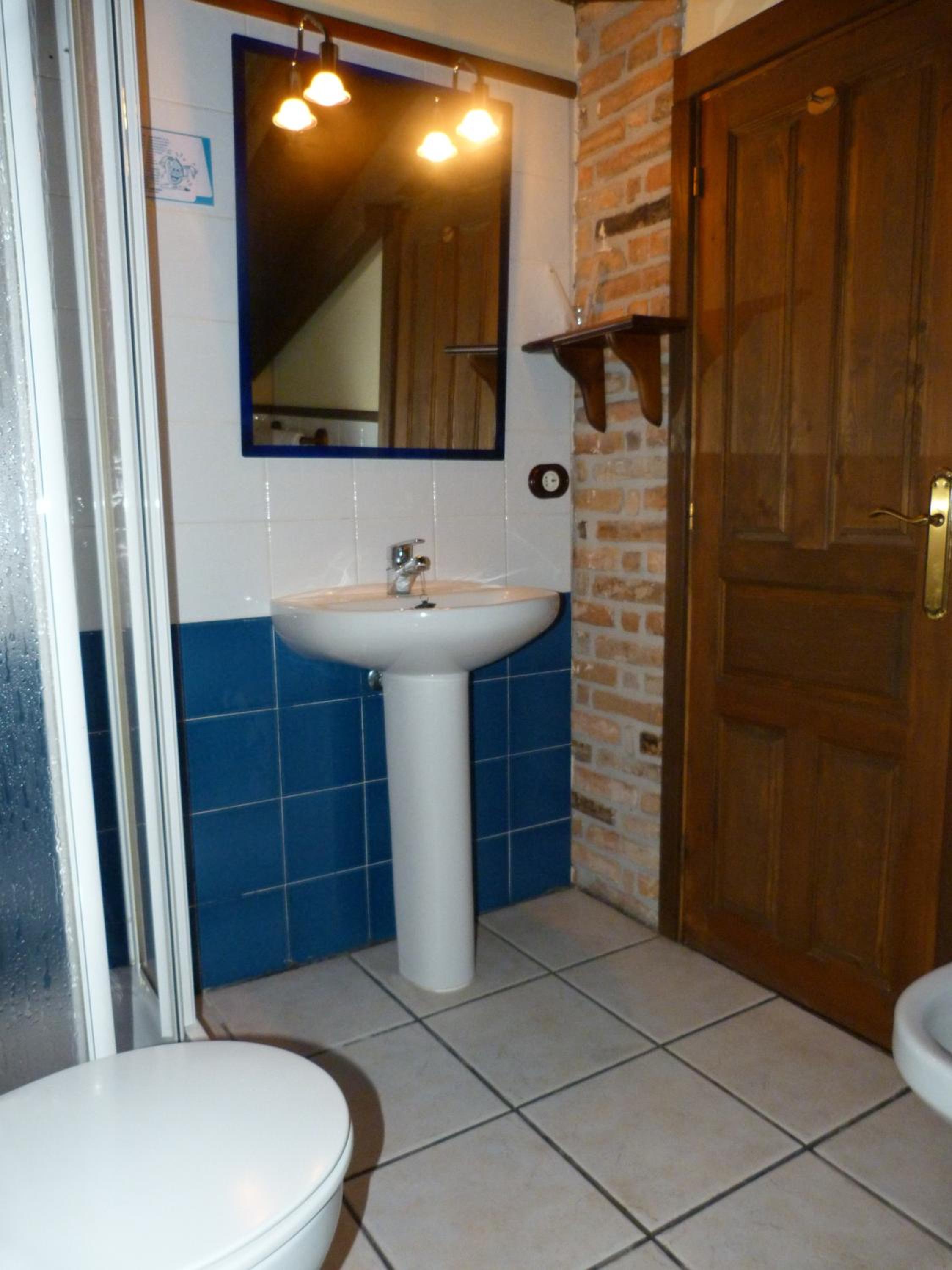 Double or Twin Room - Photo 10