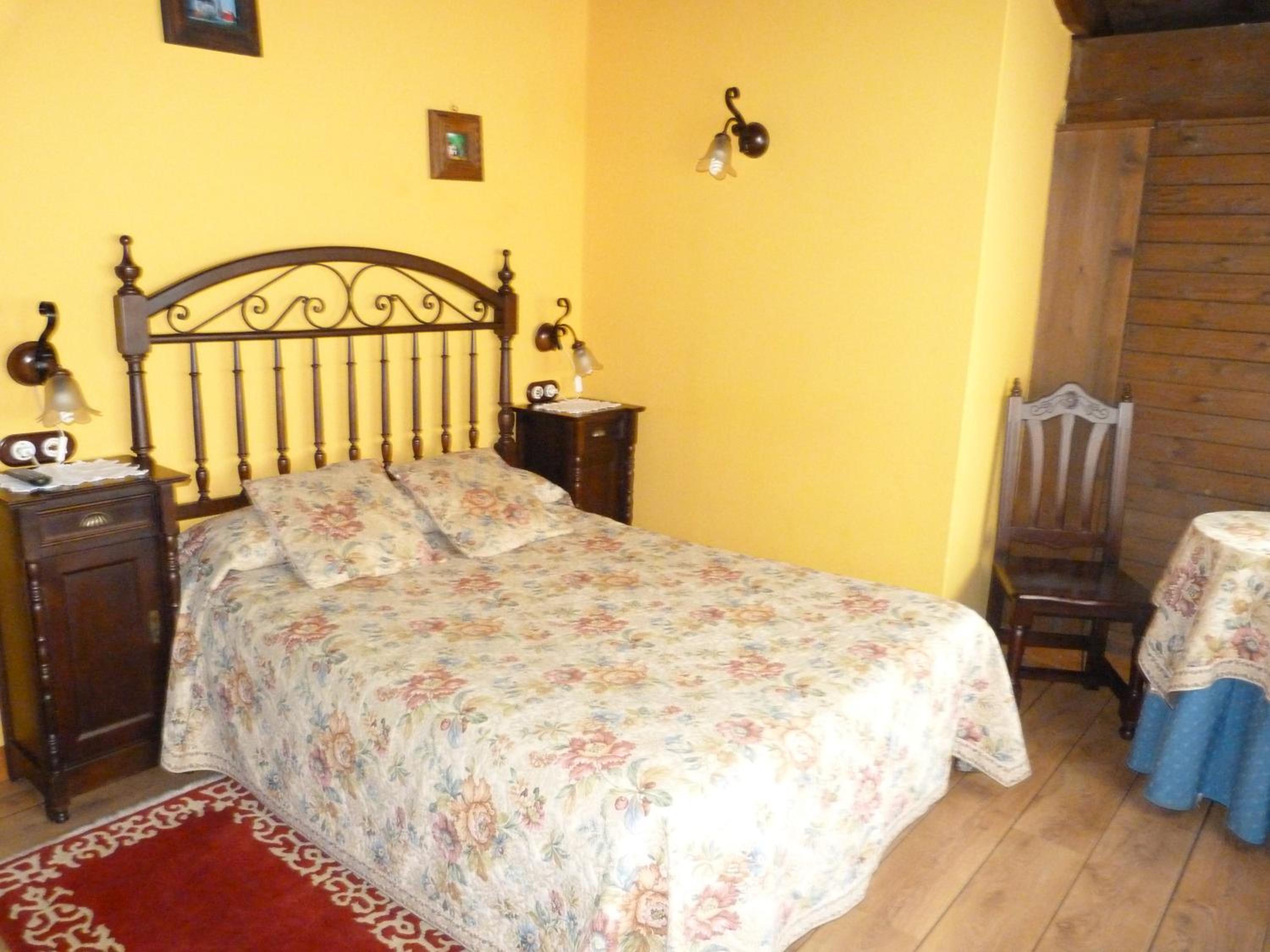 Double or Twin Room - Photo 9