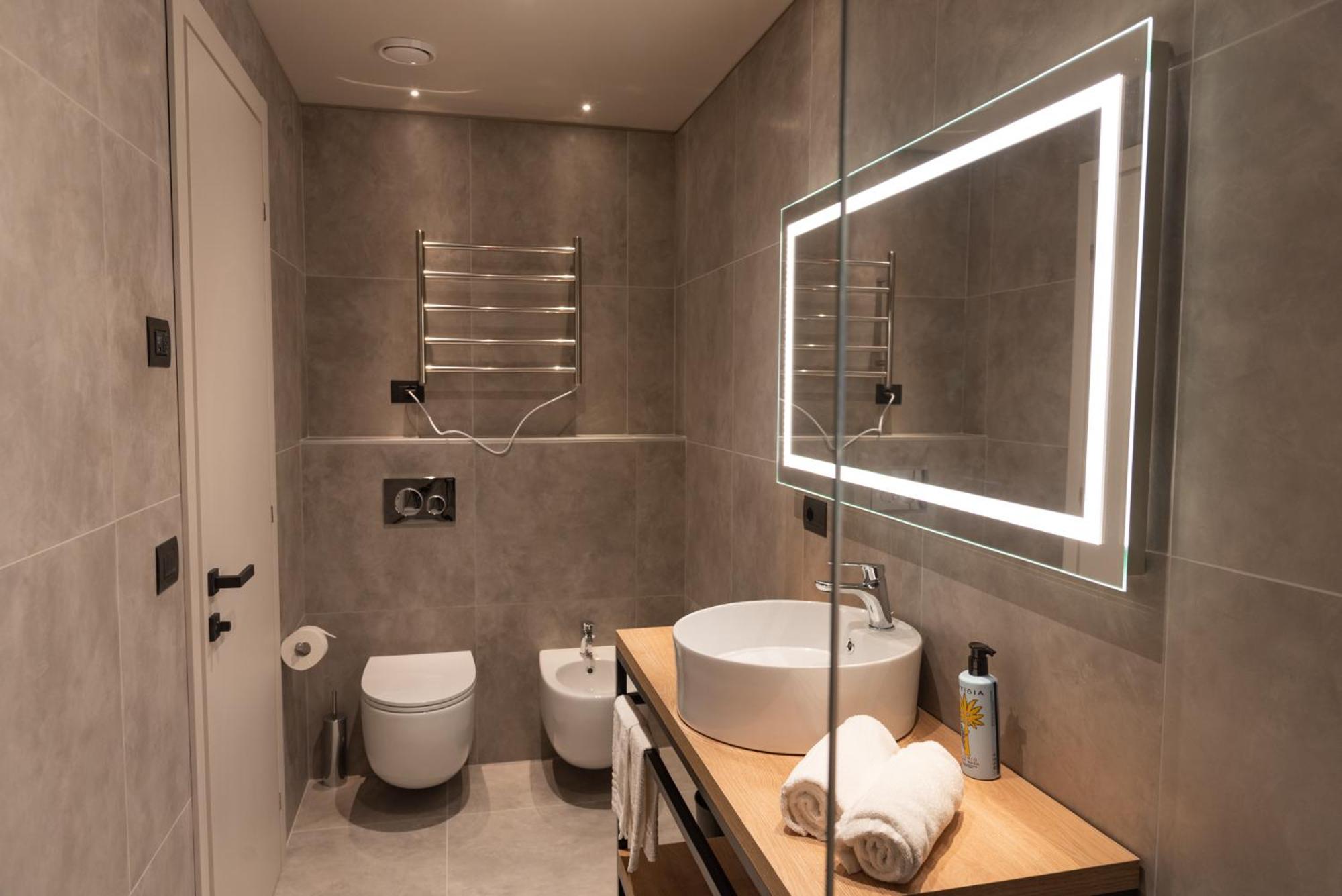 Standard Double or Twin Room - Photo 13