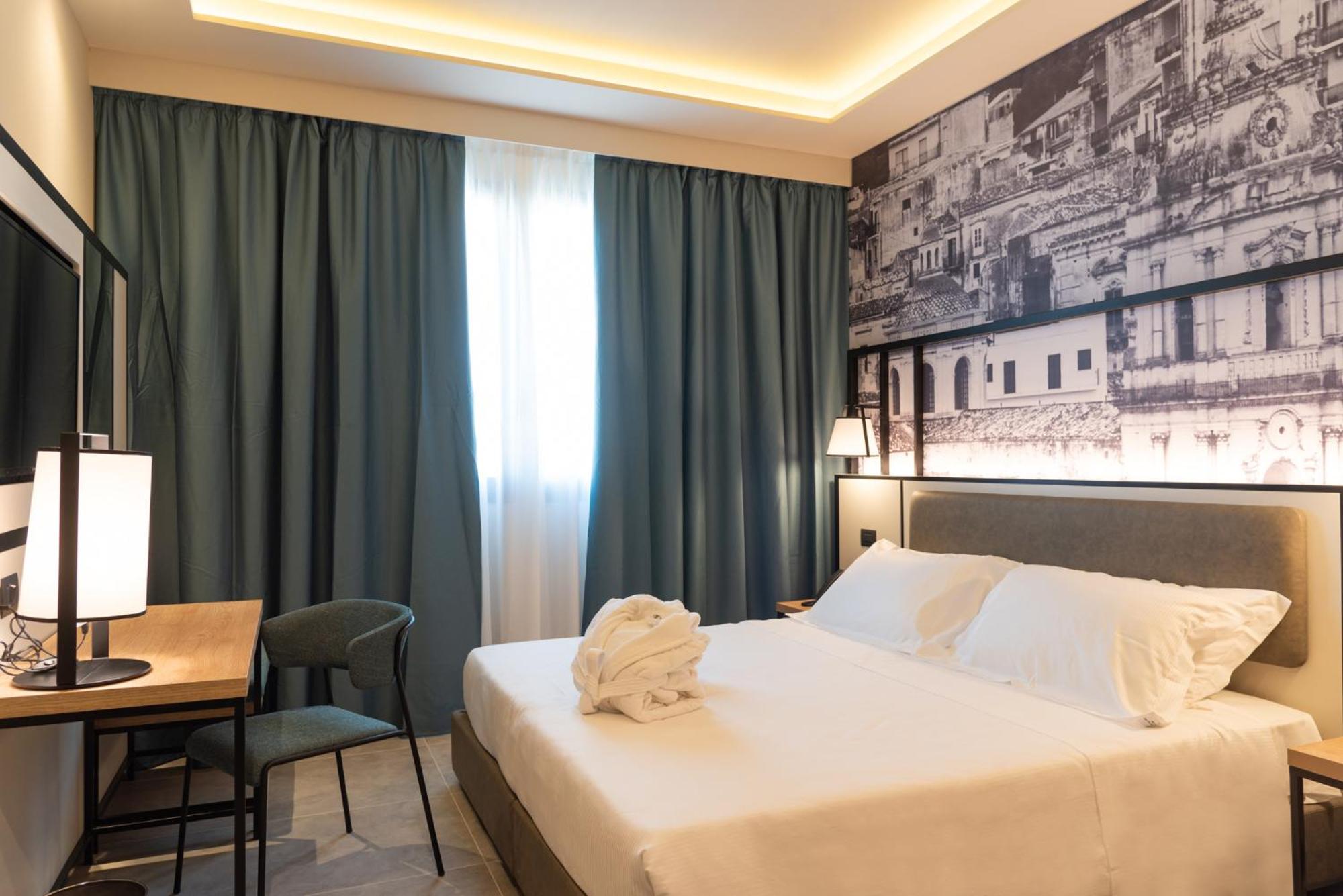 Standard Double or Twin Room - Photo 3