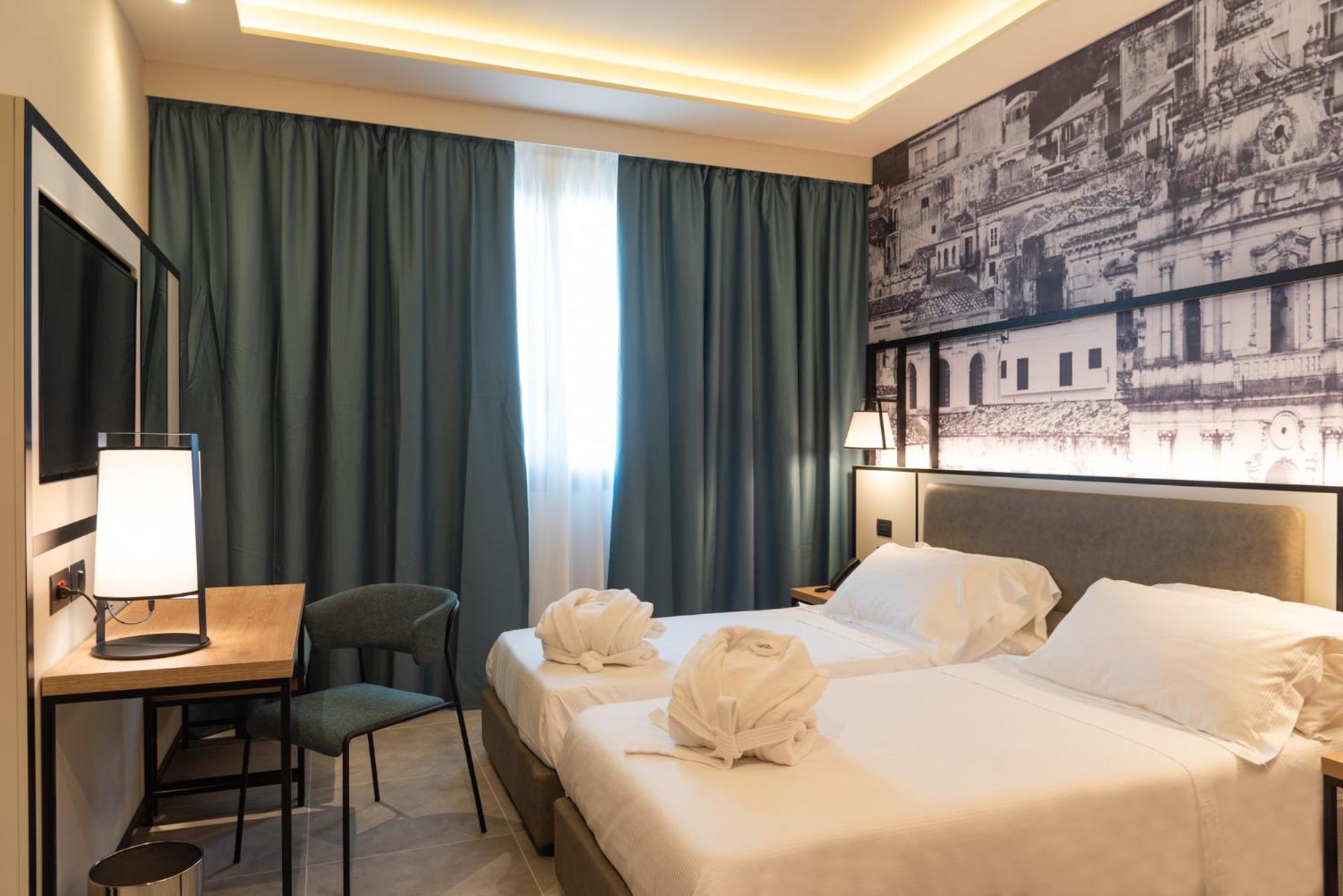Standard Double or Twin Room - Photo 1