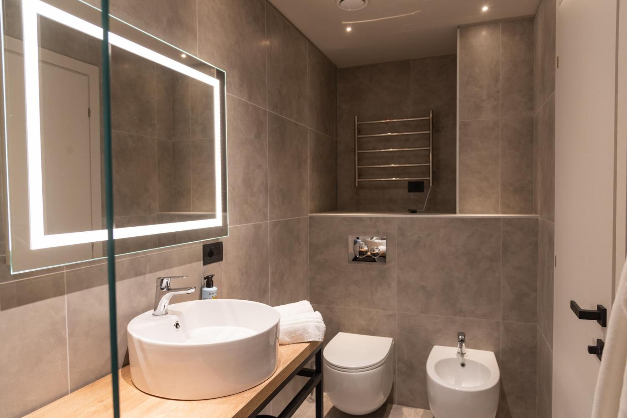 Superior Double or Twin Room - Photo 12