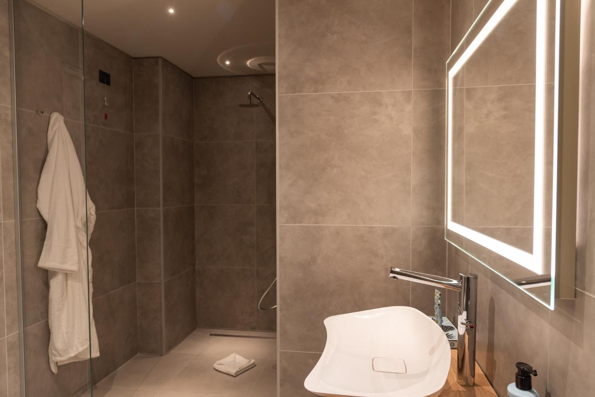 Deluxe Triple Room - Photo 8