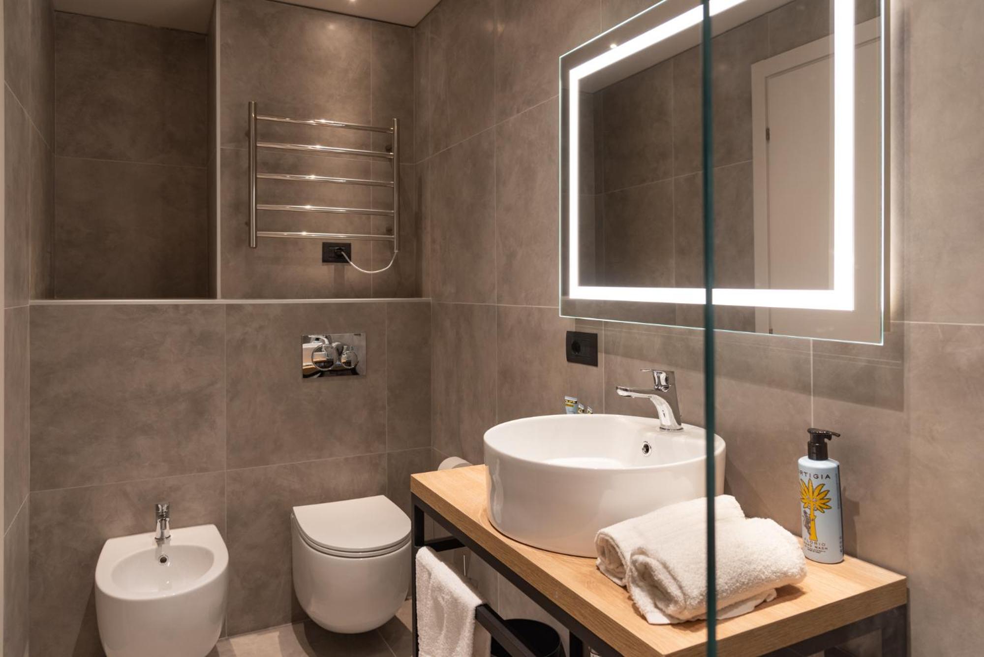 Deluxe Triple Room - Photo 10