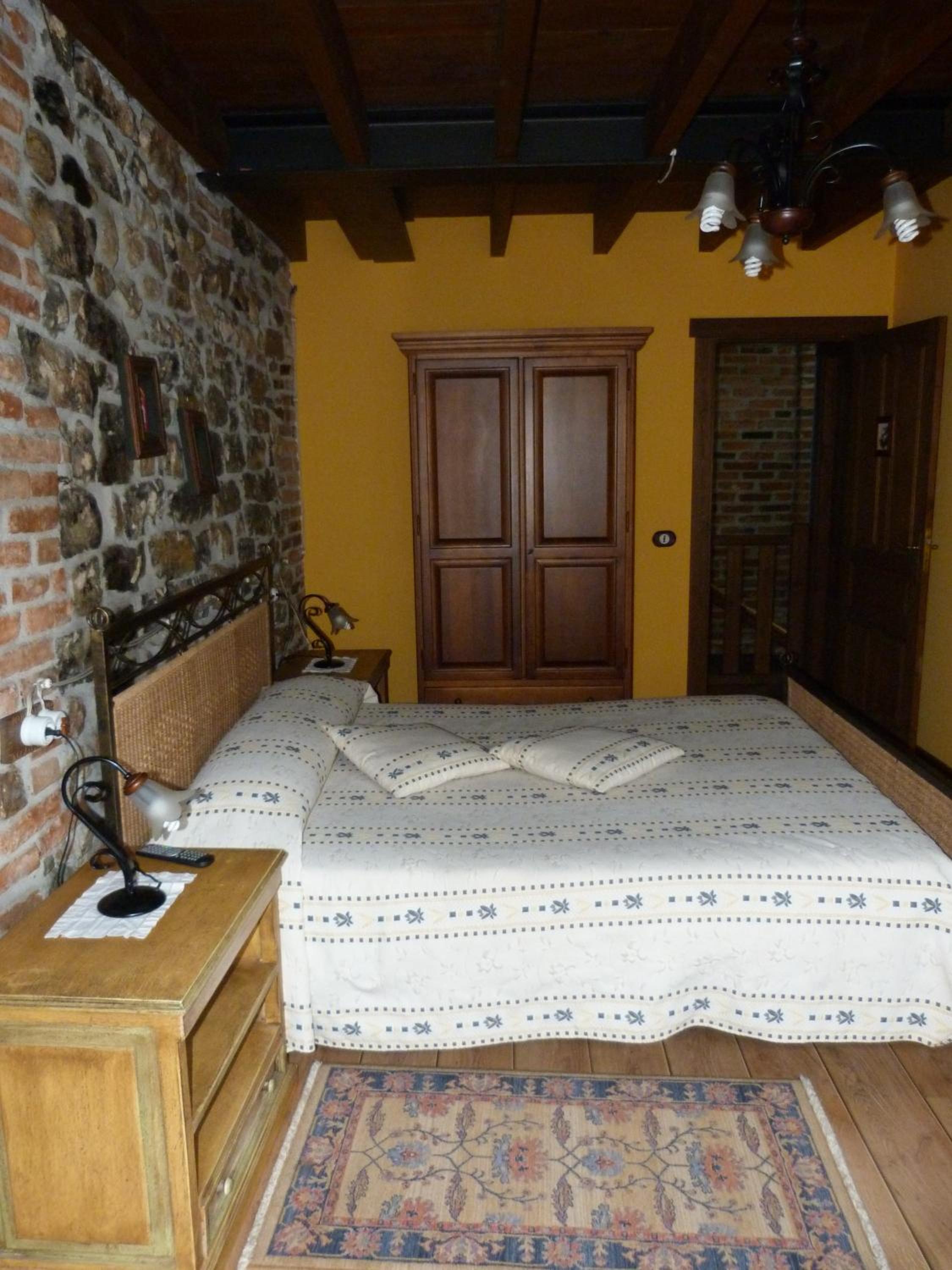 Standard Double Room with Sofa Bed - Photo 11