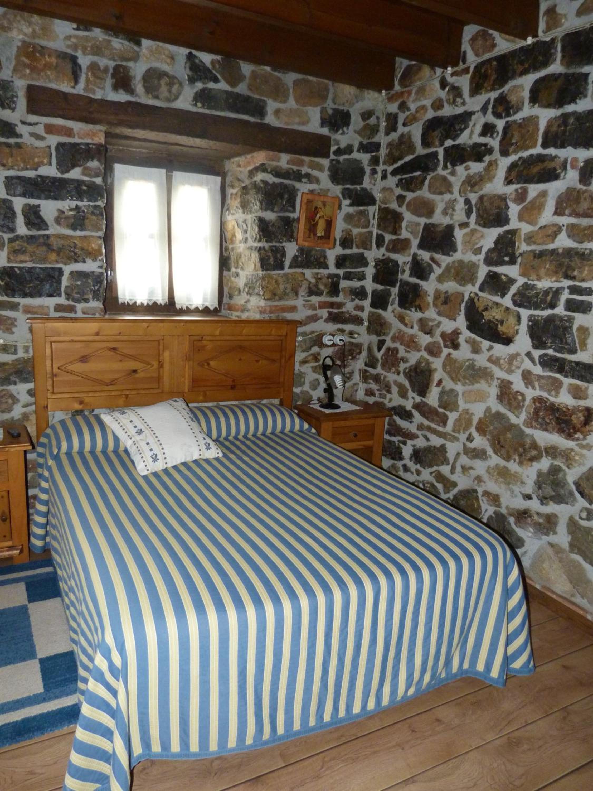 Double or Twin Room - Photo 8