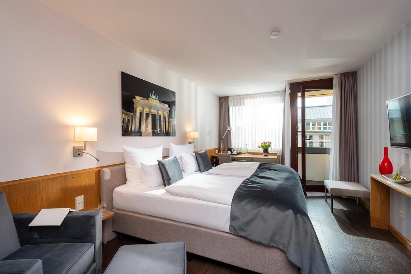 Superior Double Room thumbnail 6