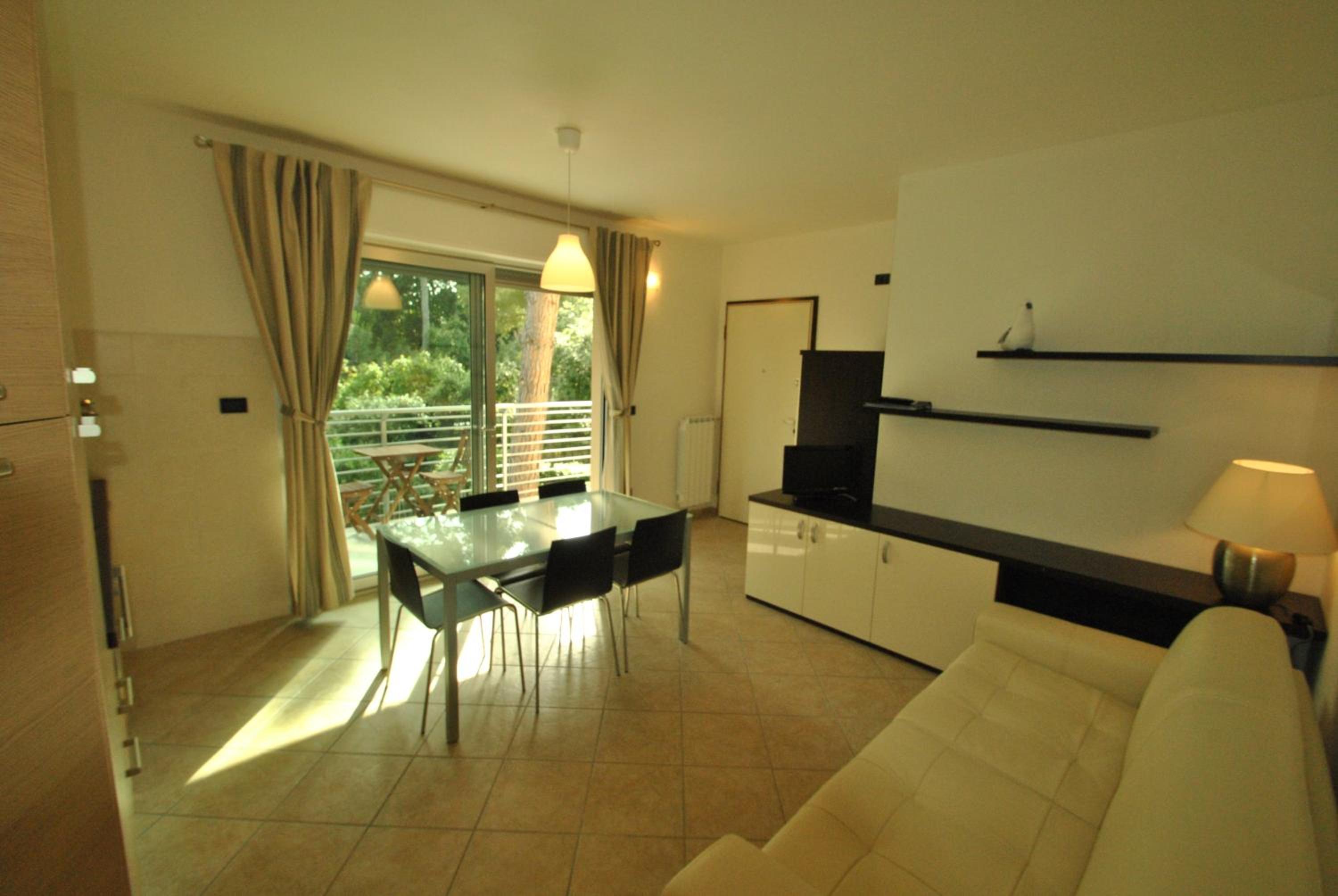 One-Bedroom Apartment with Balcony (3 Adults) photo 3